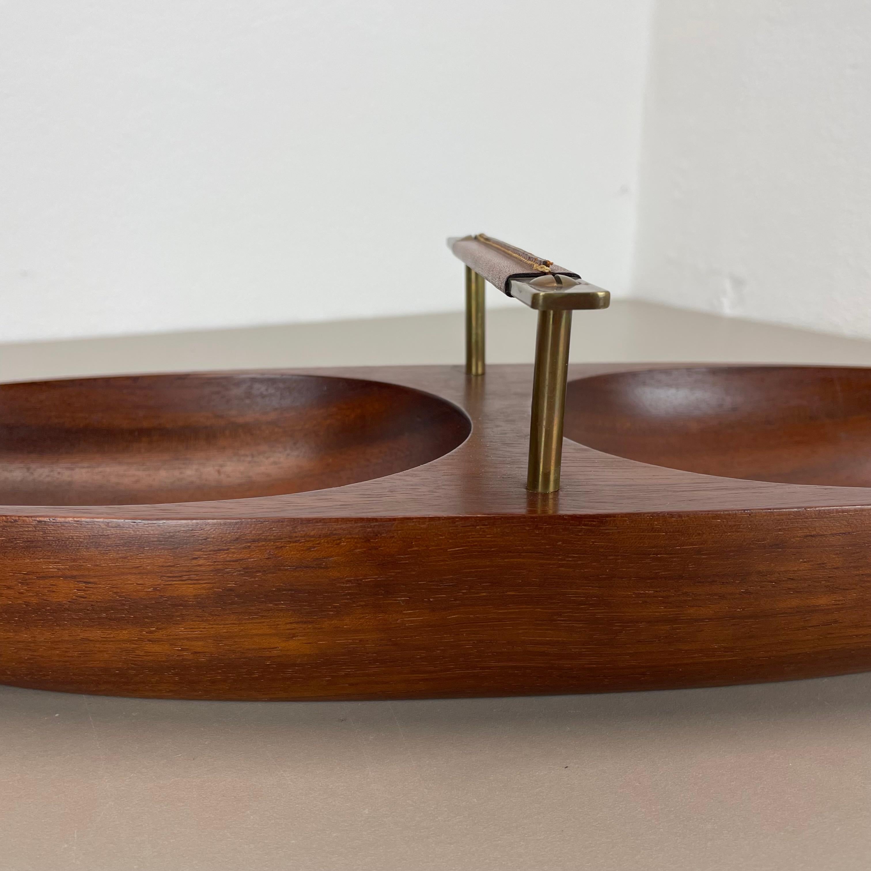 Grande ciotola in teak con manico in ottone e pelle di Carl Auböck, Austria, anni '50 in vendita 9