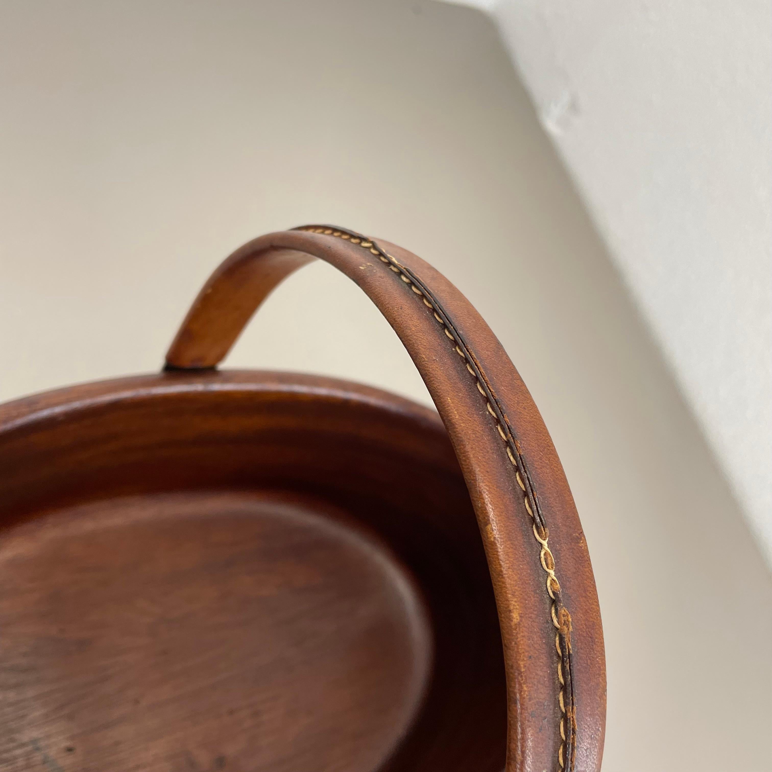 Grande ciotola in teak con manico in ottone e pelle di Carl Auböck, Austria, anni '50 in vendita 9