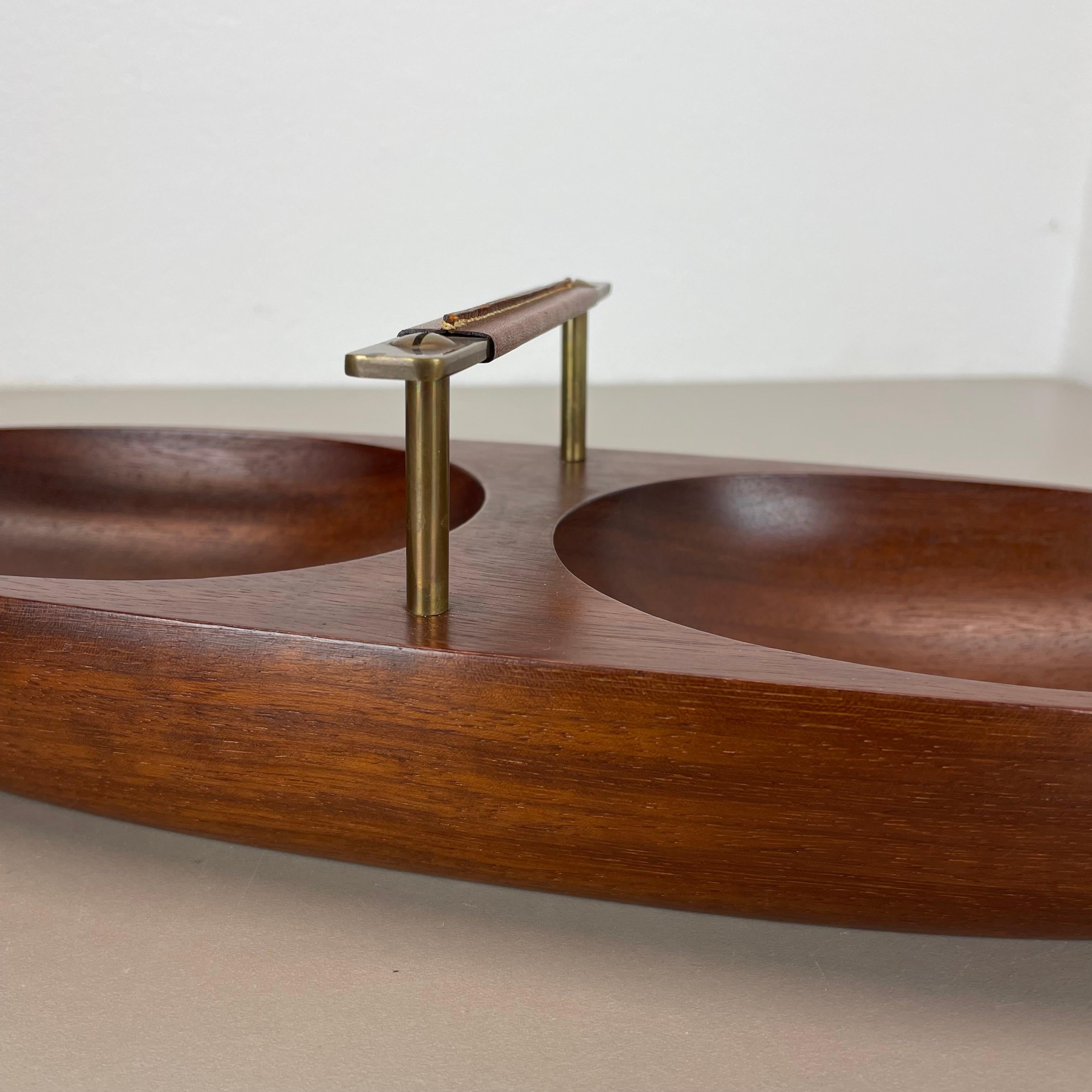 Grande ciotola in teak con manico in ottone e pelle di Carl Auböck, Austria, anni '50 in vendita 10