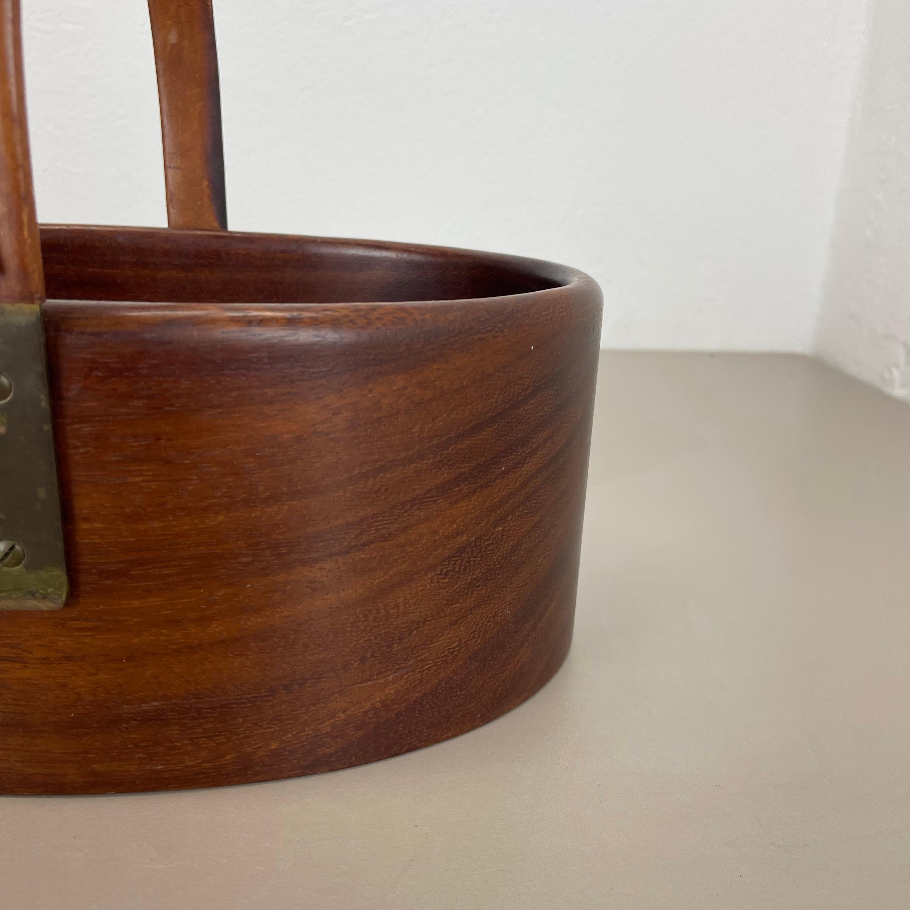 XX secolo Grande ciotola in teak con manico in ottone e pelle di Carl Auböck, Austria, anni '50 in vendita