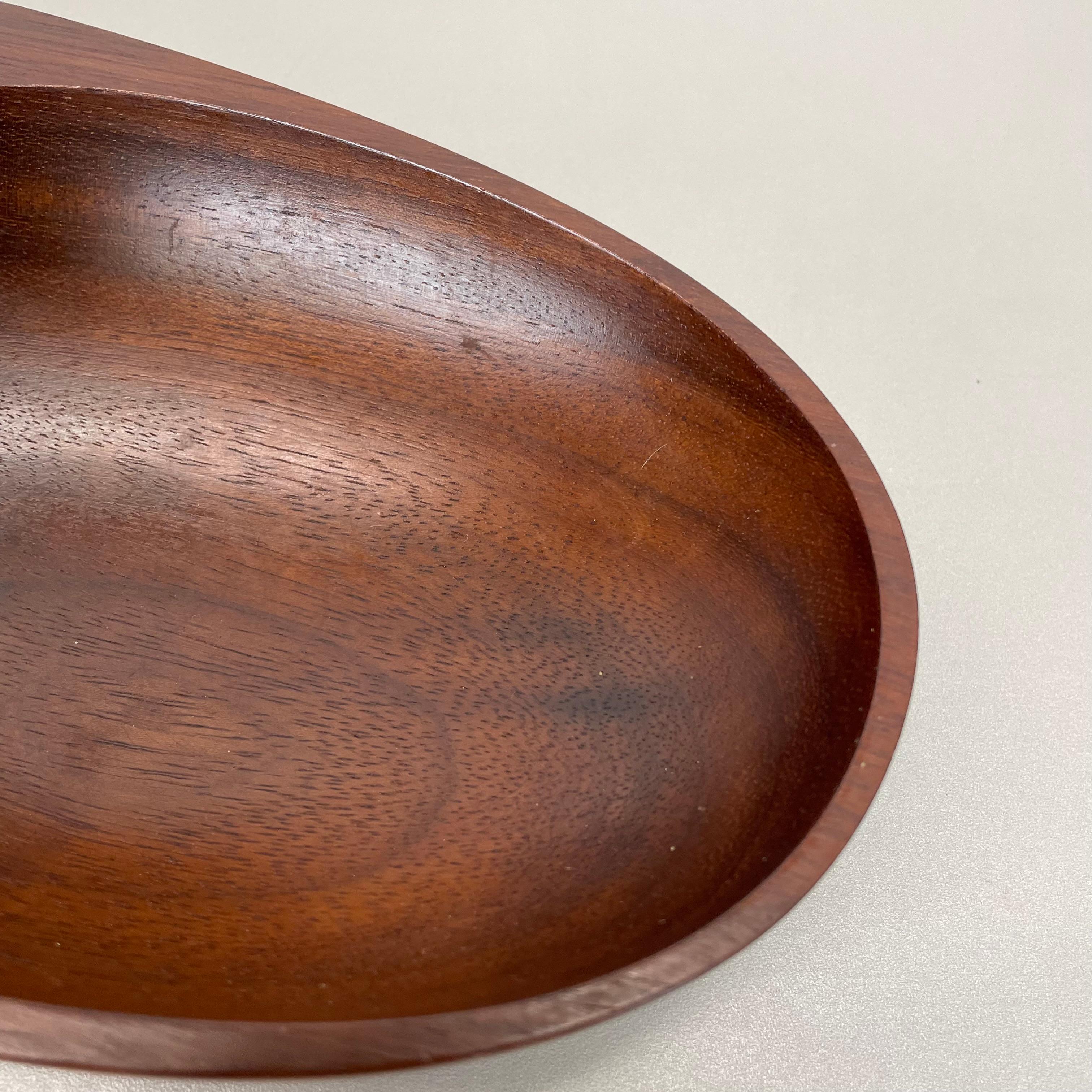 Ottone Grande ciotola in teak con manico in ottone e pelle di Carl Auböck, Austria, anni '50 in vendita