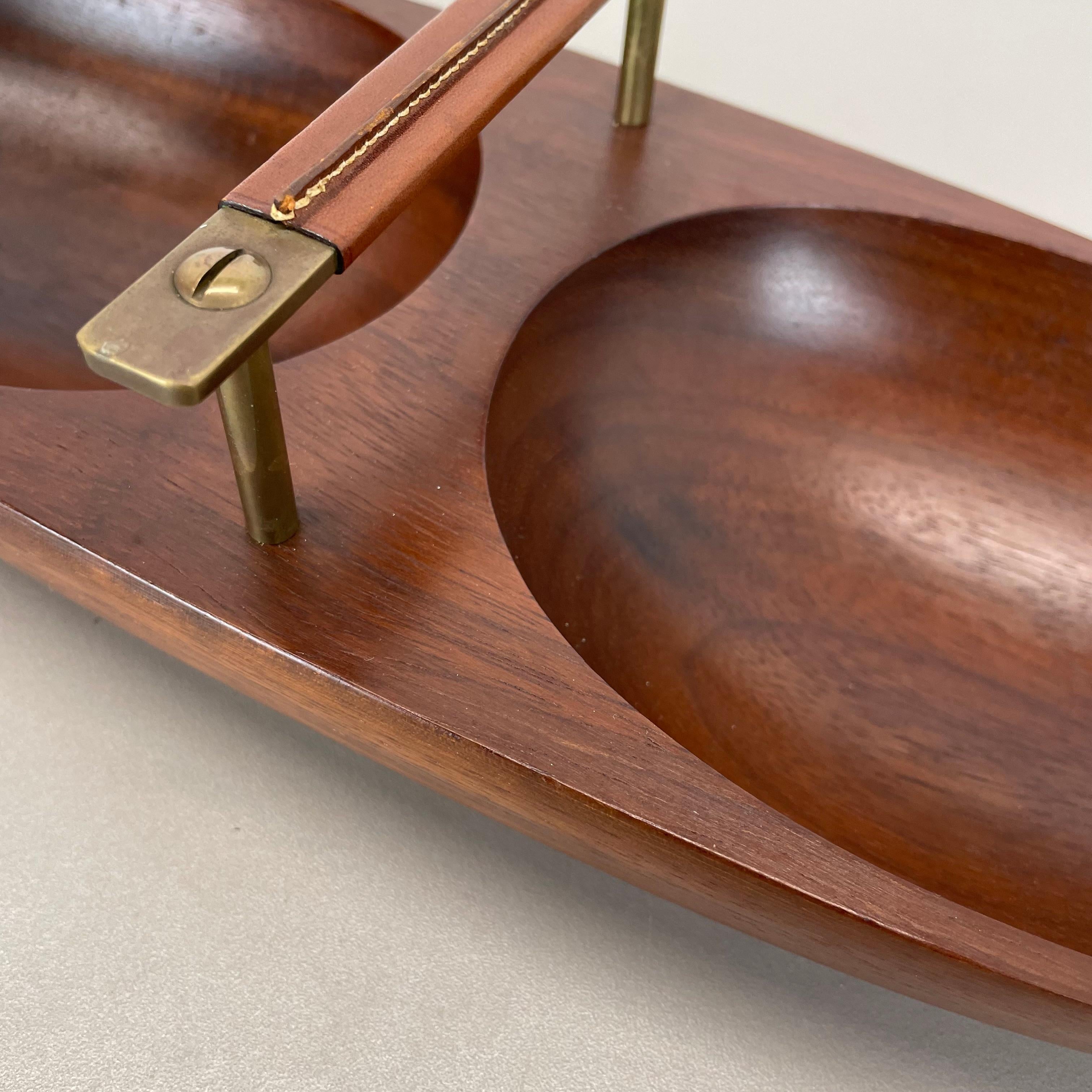 Grande ciotola in teak con manico in ottone e pelle di Carl Auböck, Austria, anni '50 in vendita 2