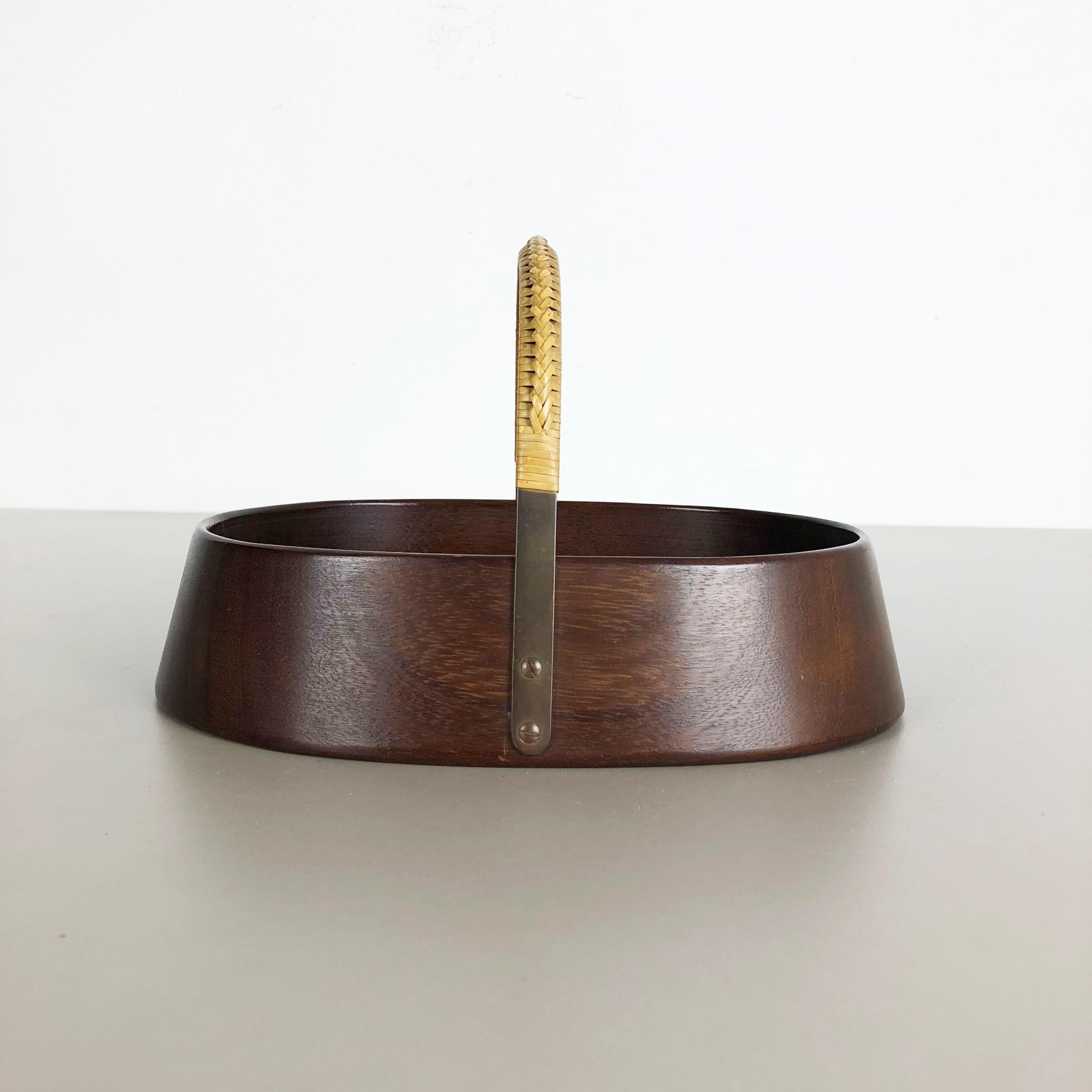 Article:

Teak bowl, shell element


Design:

Carl Auböck, 1950s



Producer:

Auböck Workshop Vienna, Austria



Origin:

Austria



Age:

1950s



Description:

Original 1950s bowl element made by of solid teak wood and brass loop with rattan at