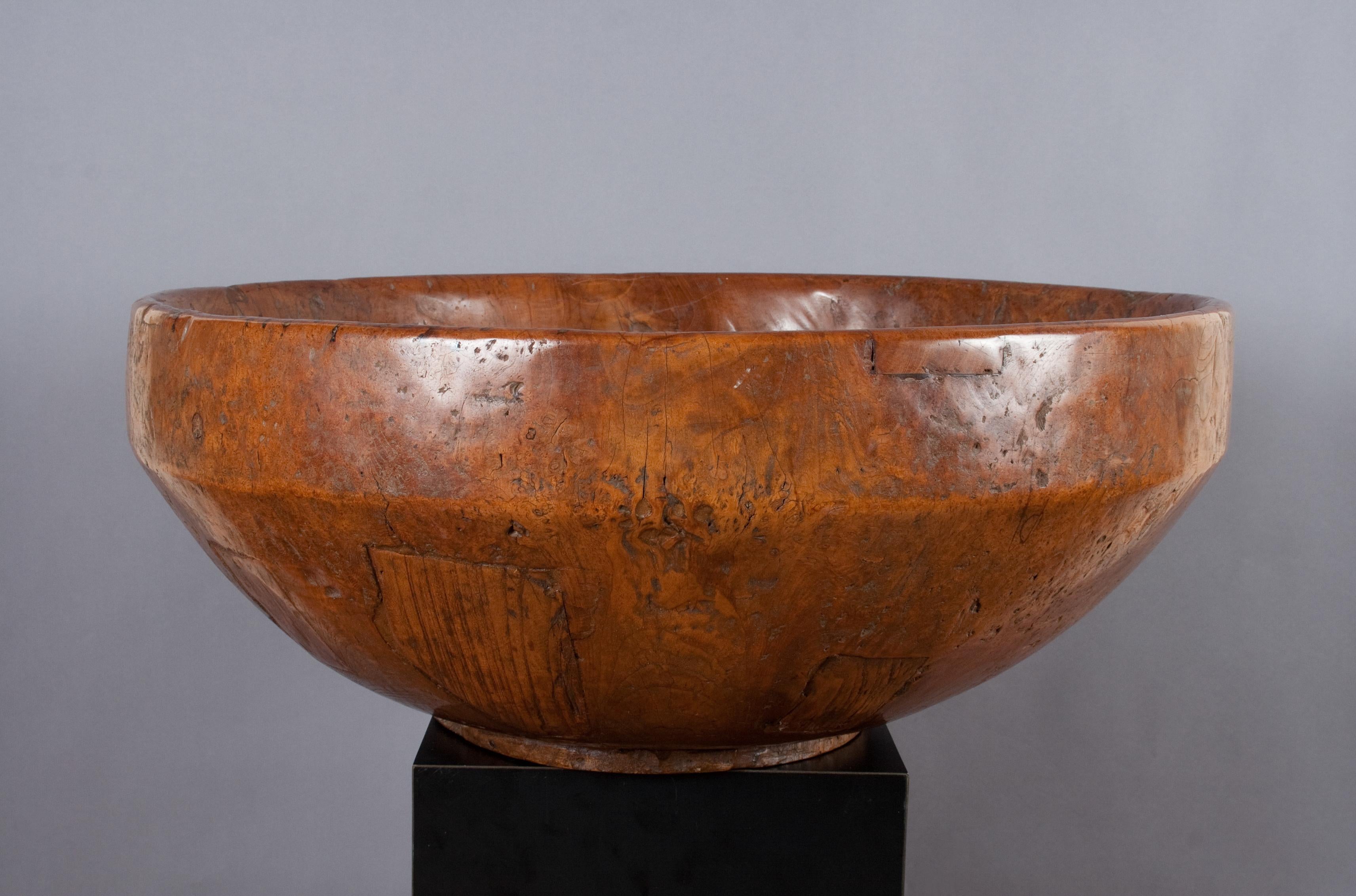 Javanese Large Teak Burl Wood Bowl, East Java or Madura, 18th/19th Century For Sale
