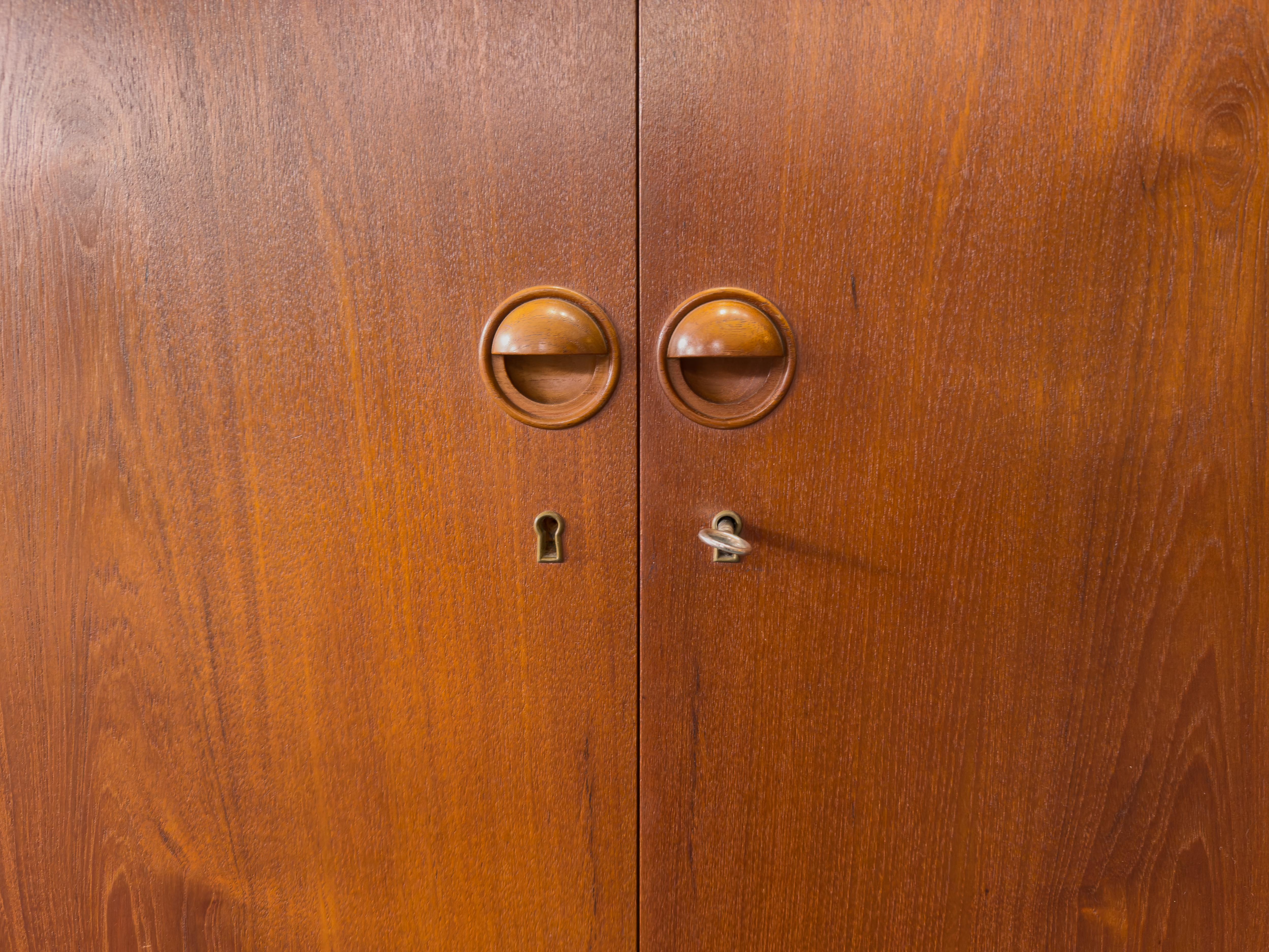 Grande armadio e scrivania in teak in vendita 5