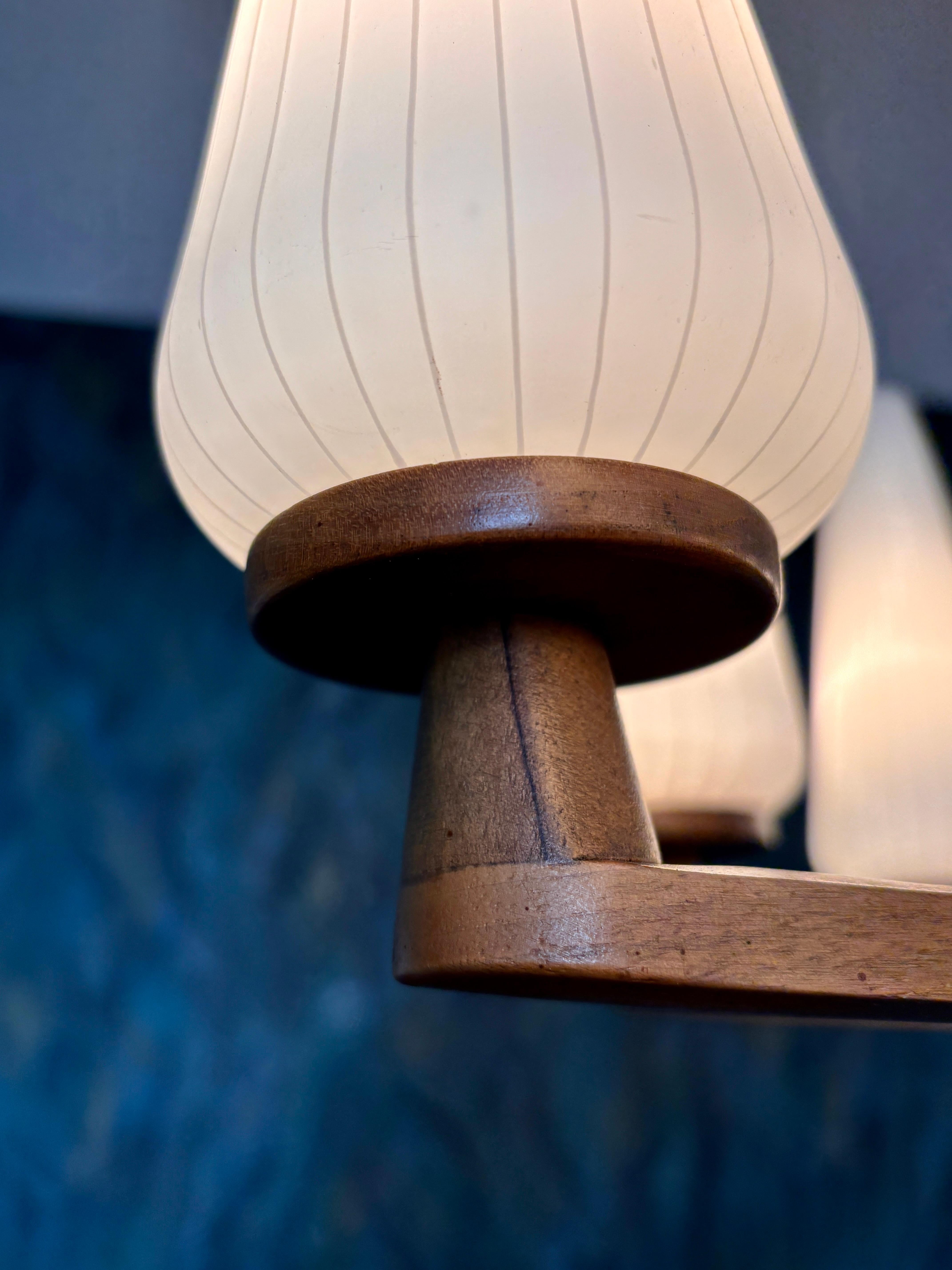 Metà XX secolo Grande lampadario in teak di Uno & Östen Kristiansson by Vittsjö in vendita