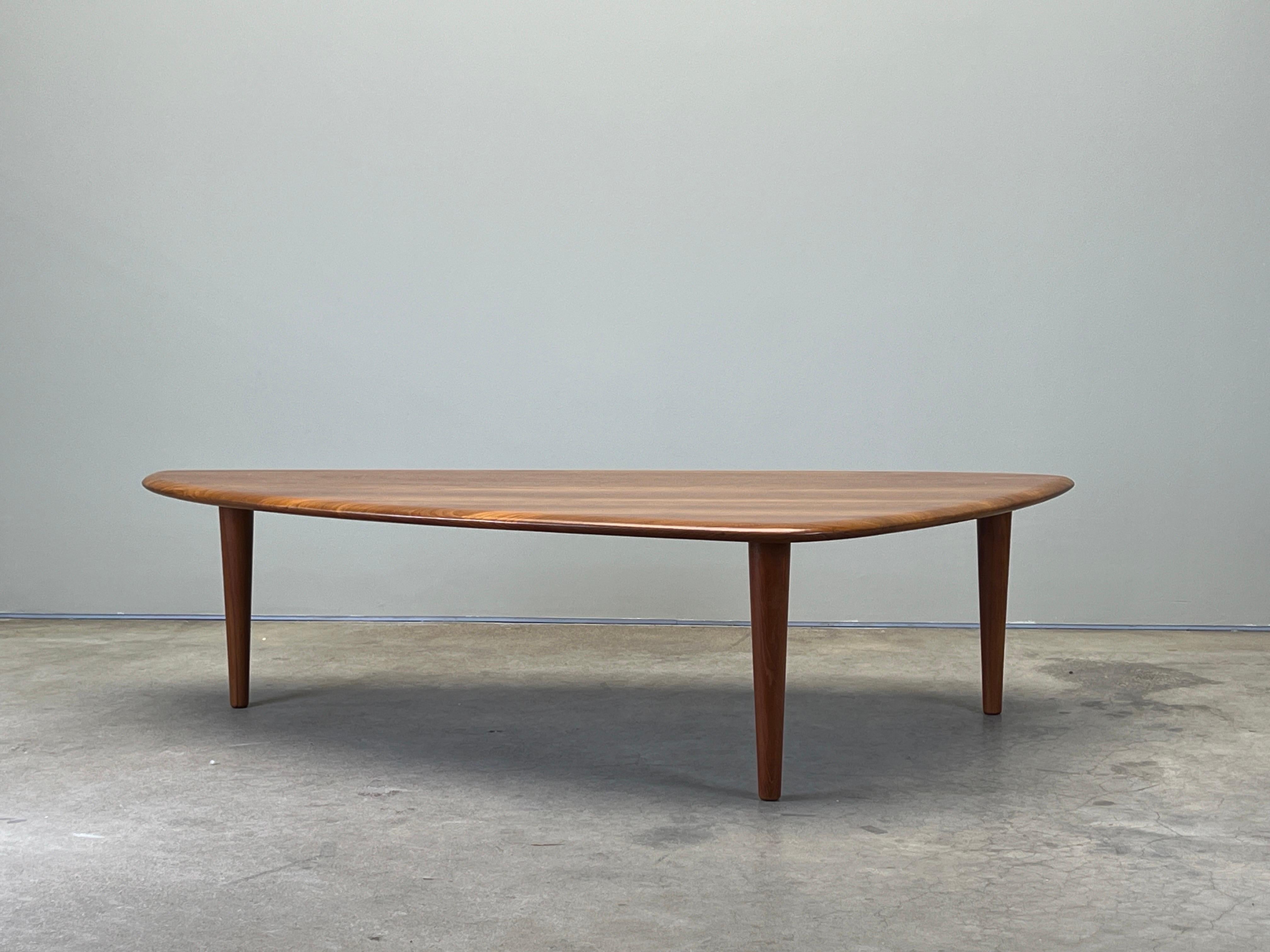 Grande table basse en teck de Johannes Aasbjerg Bon état - En vente à Dallas, TX