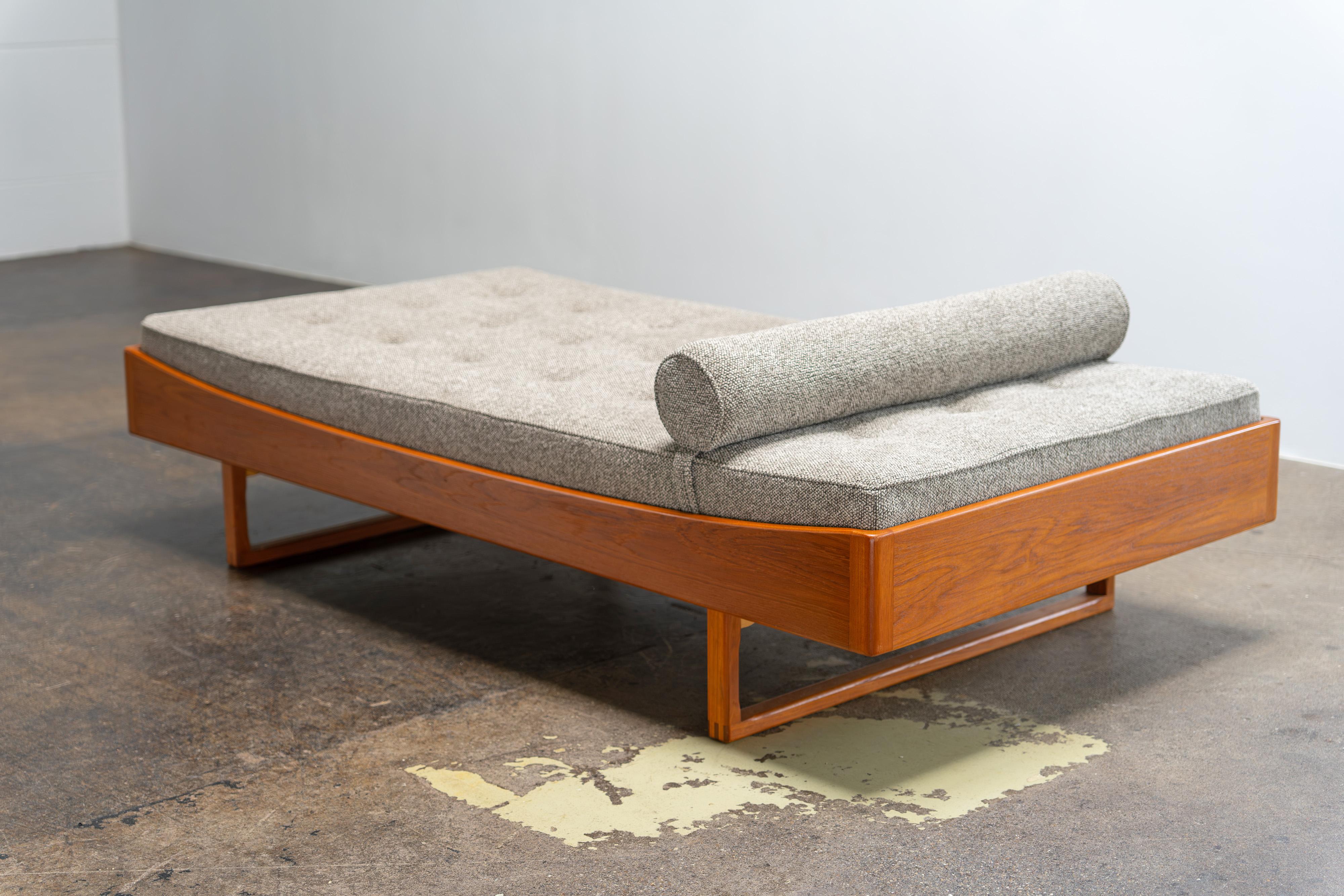 Grand lit de jour en teck par Bernhard Pedersen & Søn Model 159, Danemark années 1960 en vente 3