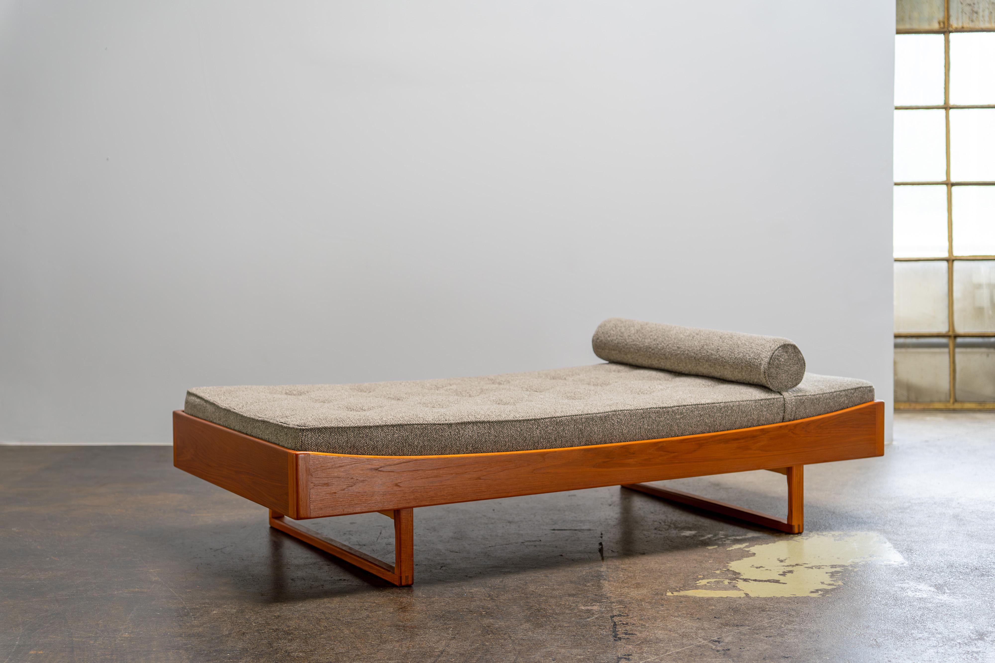 Grand lit de jour en teck par Bernhard Pedersen & Søn Model 159, Danemark années 1960 en vente 7