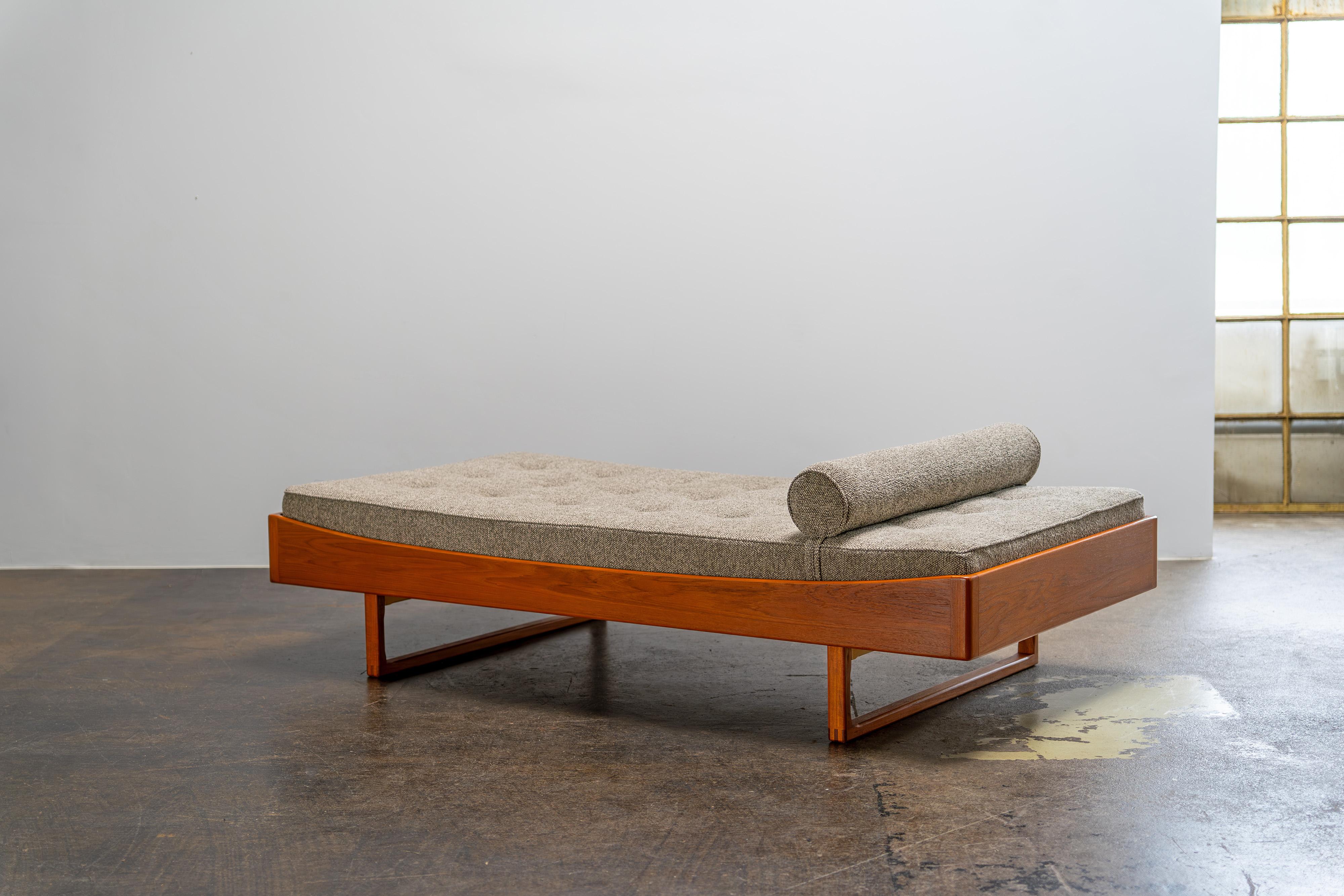 Grand lit de jour en teck par Bernhard Pedersen & Søn Model 159, Danemark années 1960 en vente 8