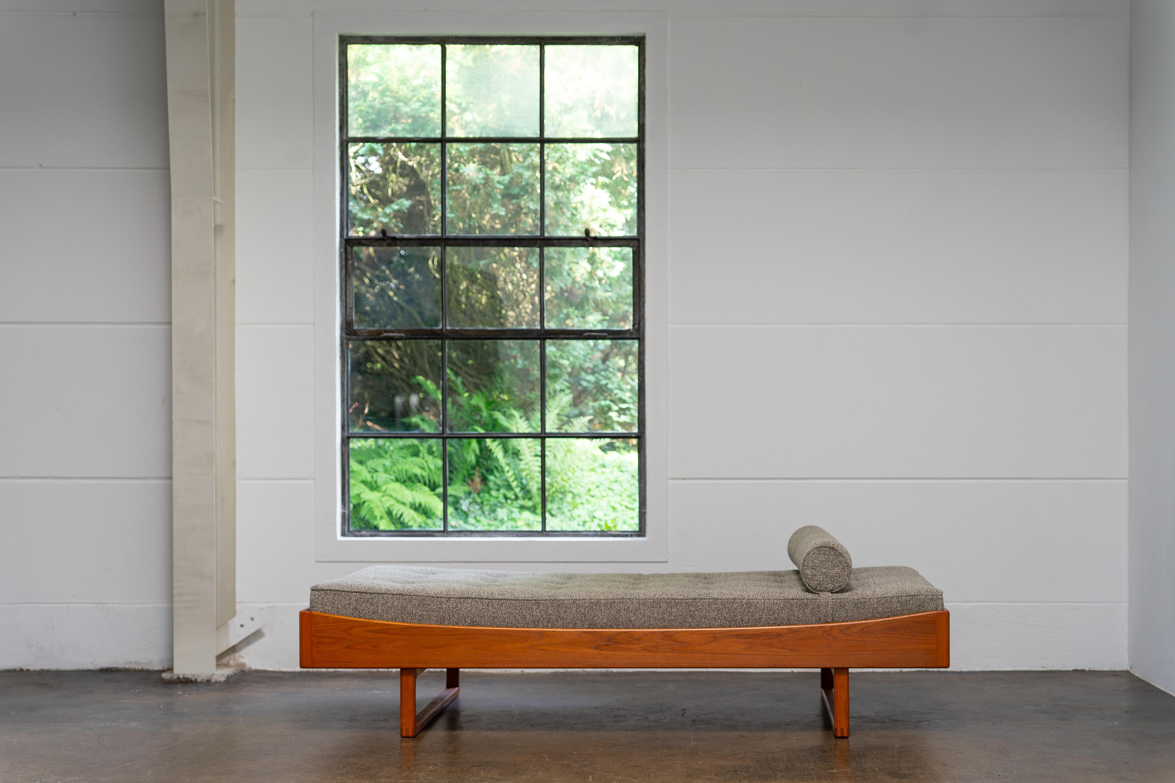 20ième siècle Grand lit de jour en teck par Bernhard Pedersen & Søn Model 159, Danemark années 1960 en vente