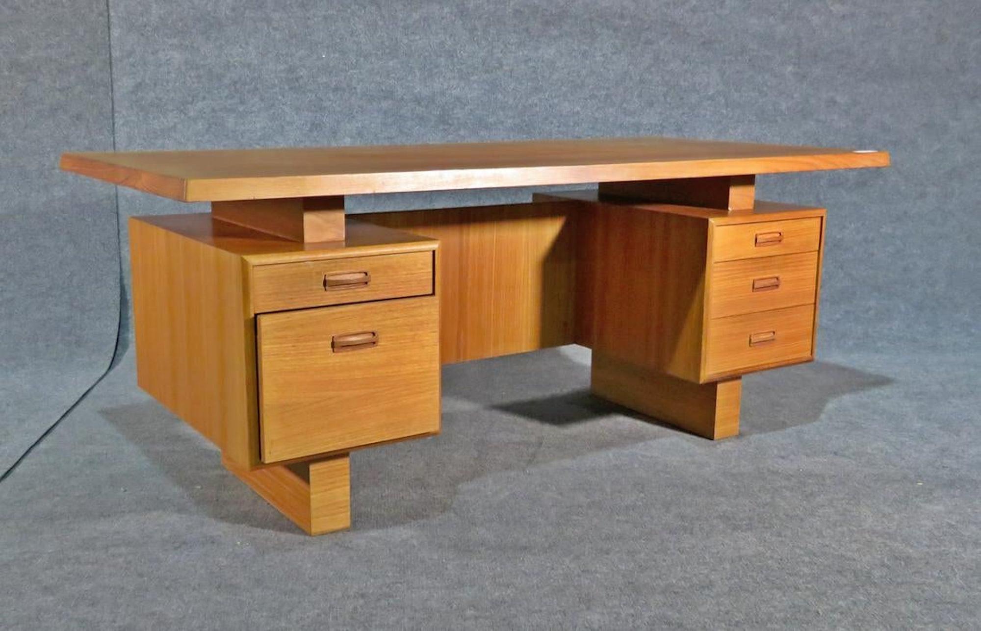 Mid-Century Modern teak desk with floating top. Five drawers with sculpted handles.
(Please confirm item location - NY or NJ - with dealer).
  