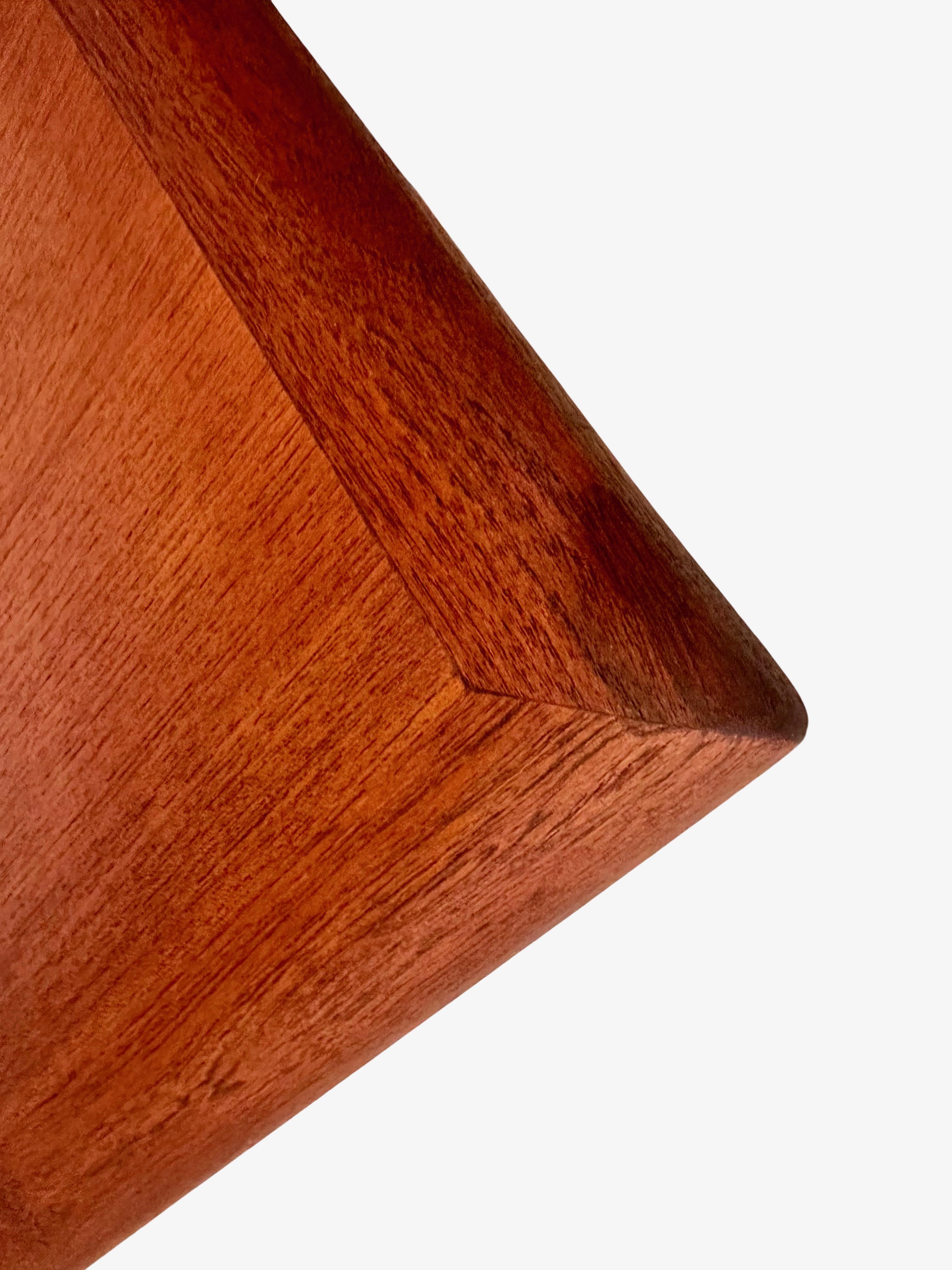 Grande scrivania in teak con gambe in metallo disegnata da Søborg Møbler, Danimarca. in vendita 2