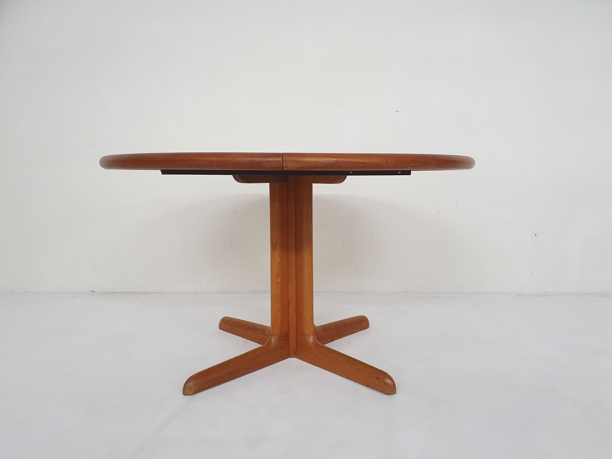 Large Teak Extendable Dining Table by Niels Otto Moller for Gudme Mobelfabrik In Good Condition In Amsterdam, NL
