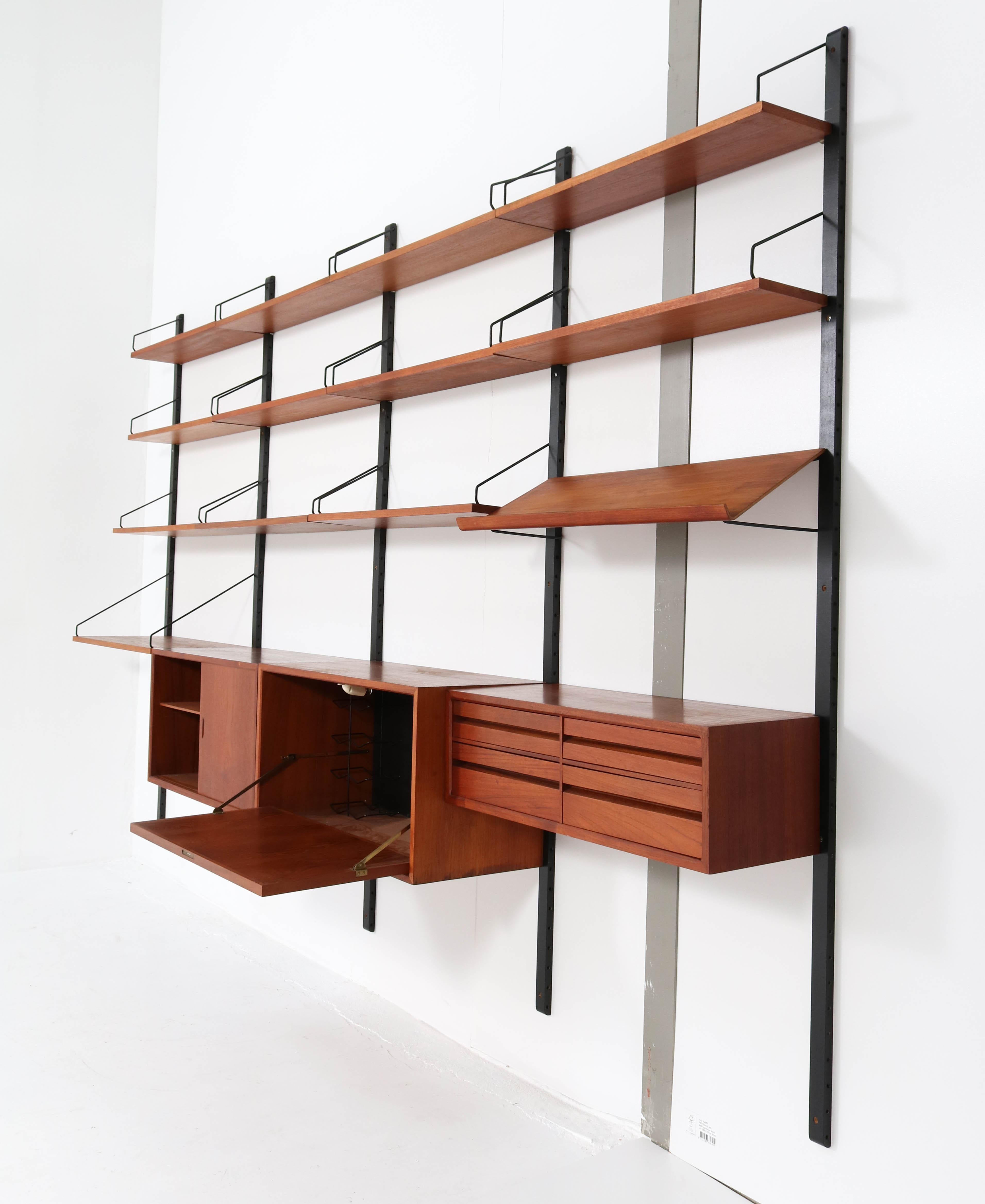 Large Teak Mid-Century Modern Royal Wall Unit by Poul Cadovius, 1950s In Good Condition In Amsterdam, NL