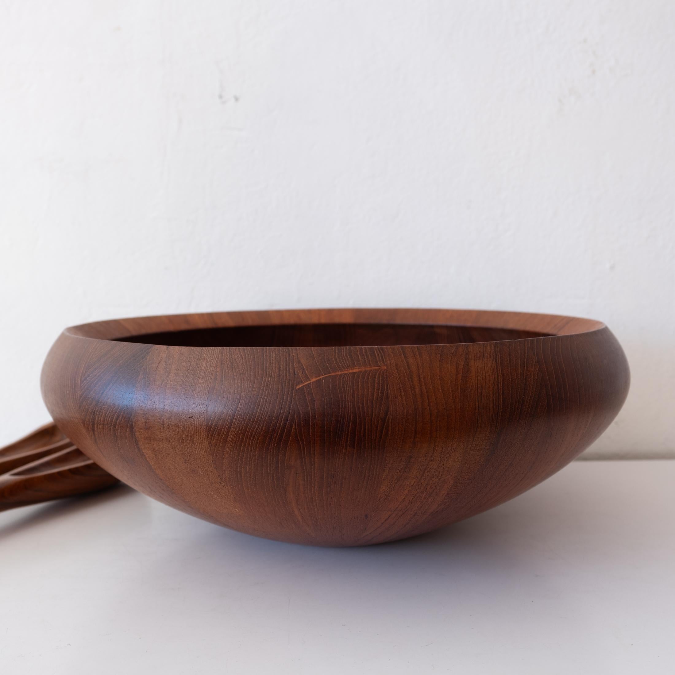Large Teak Sculptural Salad Bowl and Tongs by Jens Quistgaard for Dansk For Sale 5