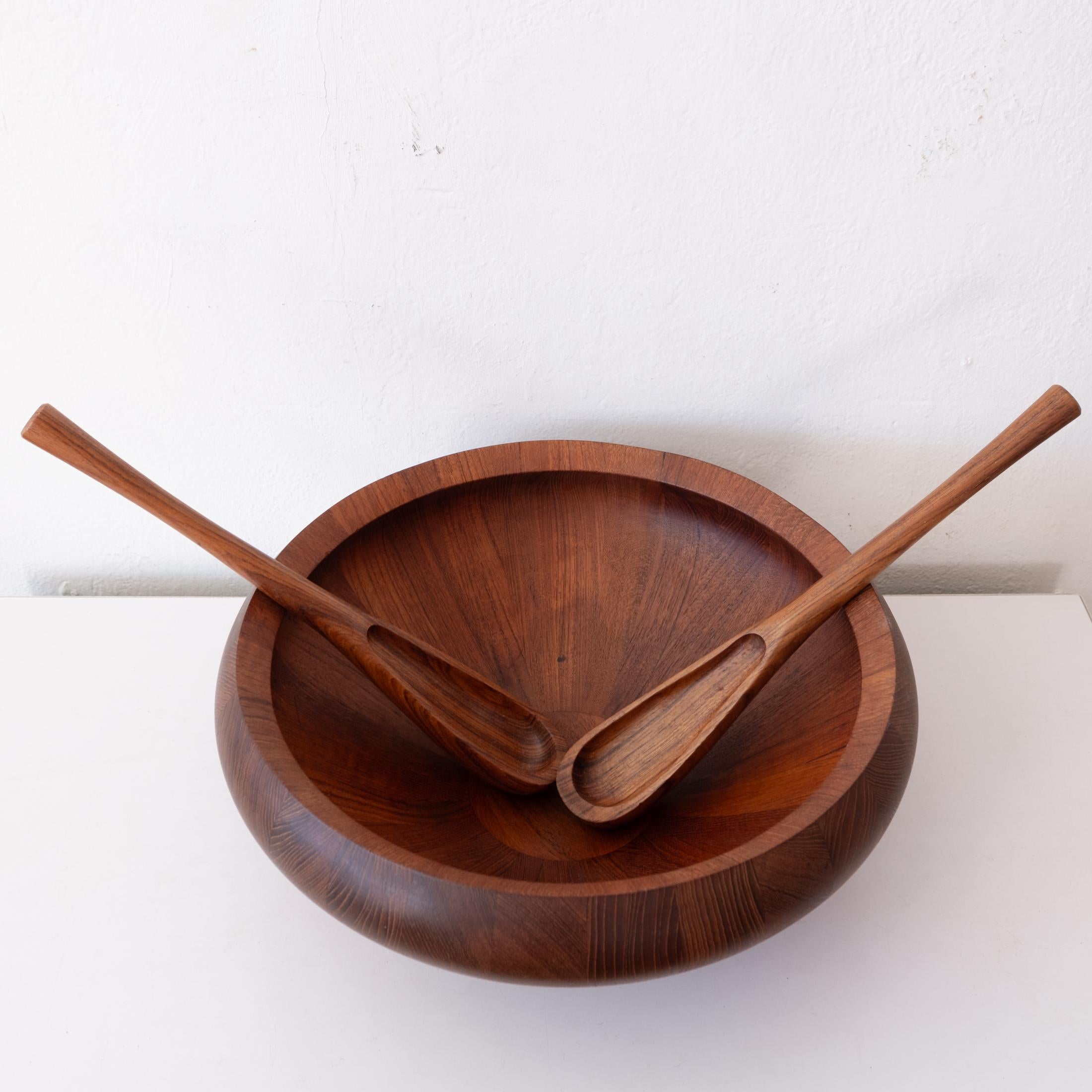 Salad bowl by Jens Quistgaard for Dansk with serving tongs. Staved teak. The bowl has early the Dansk mark. Denmark, 1960s.

Jens Harald Quistgaard (1919-2008) was a Danish sculptor and designer, known principally for his work for Dansk Designs,