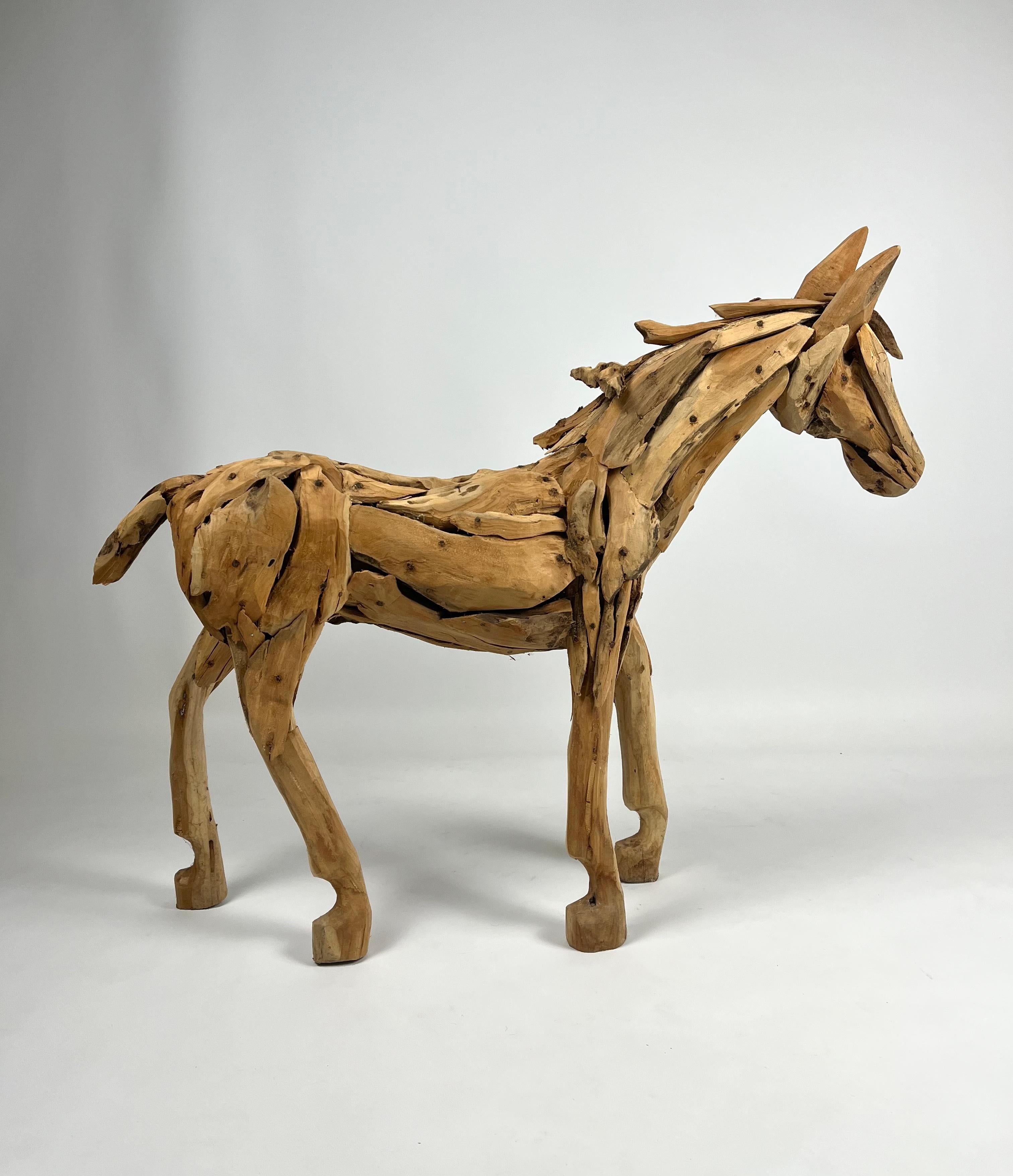 Sculpture of a foal made from pieces of teak
very decorative, it will find its place in a living room, a child's bedroom, a terrace etc...