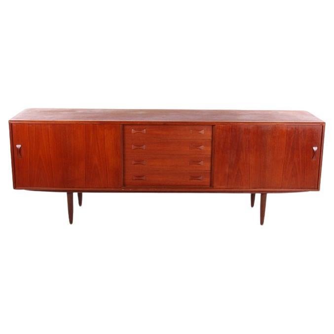 Teak Sideboard Designed by Clausen & Son

Long Danish design sideboard made of teak.

Beautiful Danish slender conical legs and solid teak wooden handles.

Special about this sideboard is the length of 210 cm.

This cabinet has 2 sliding doors with