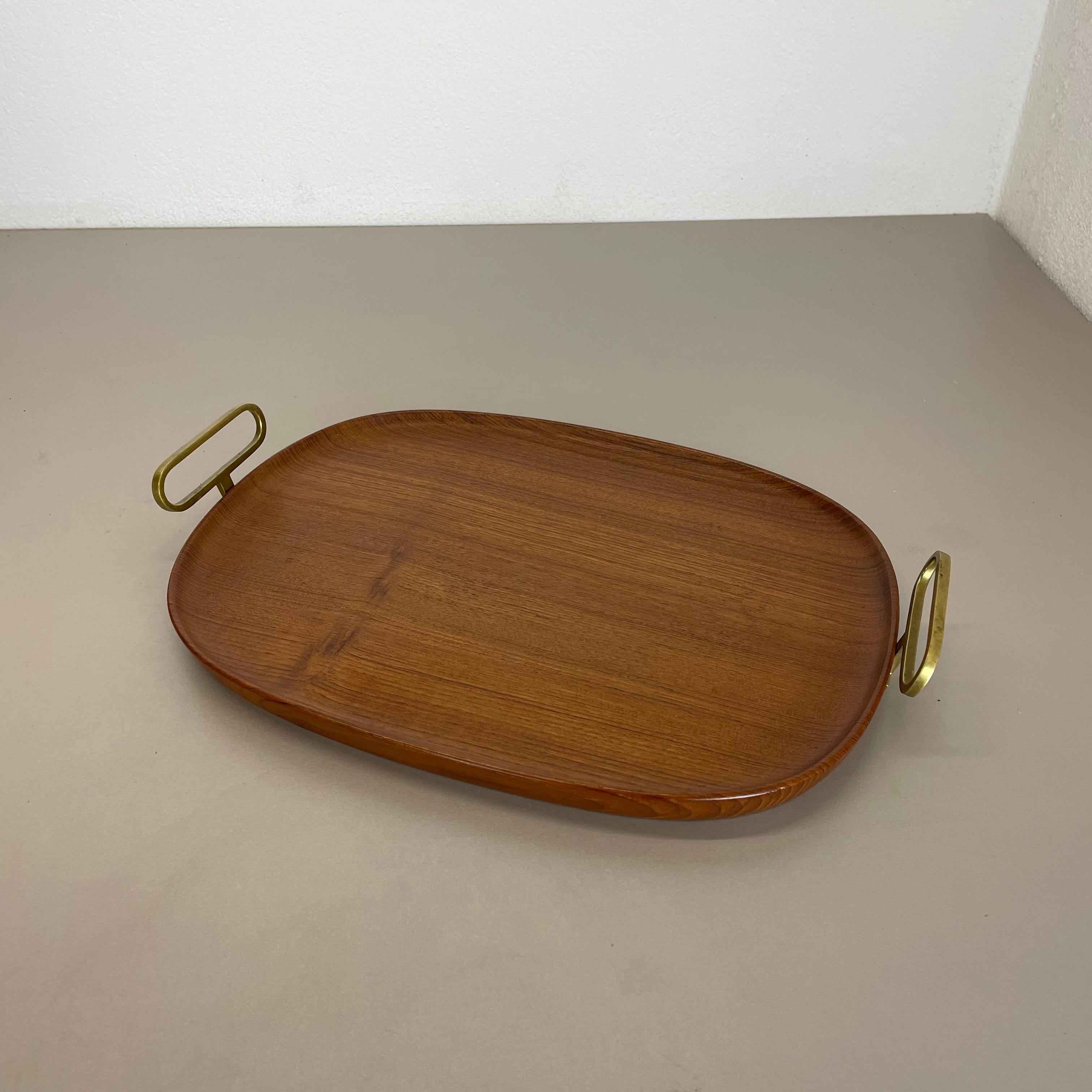 Article:

tray element


Design:

Carl Auböck, 1950s



Producer:

Auböck Workshop Vienna, Austria



Origin:

Austria



Age:

1950s



Description:

Original 1950s tray element made of solid teak wood and brass loops at the sides for carrying.
