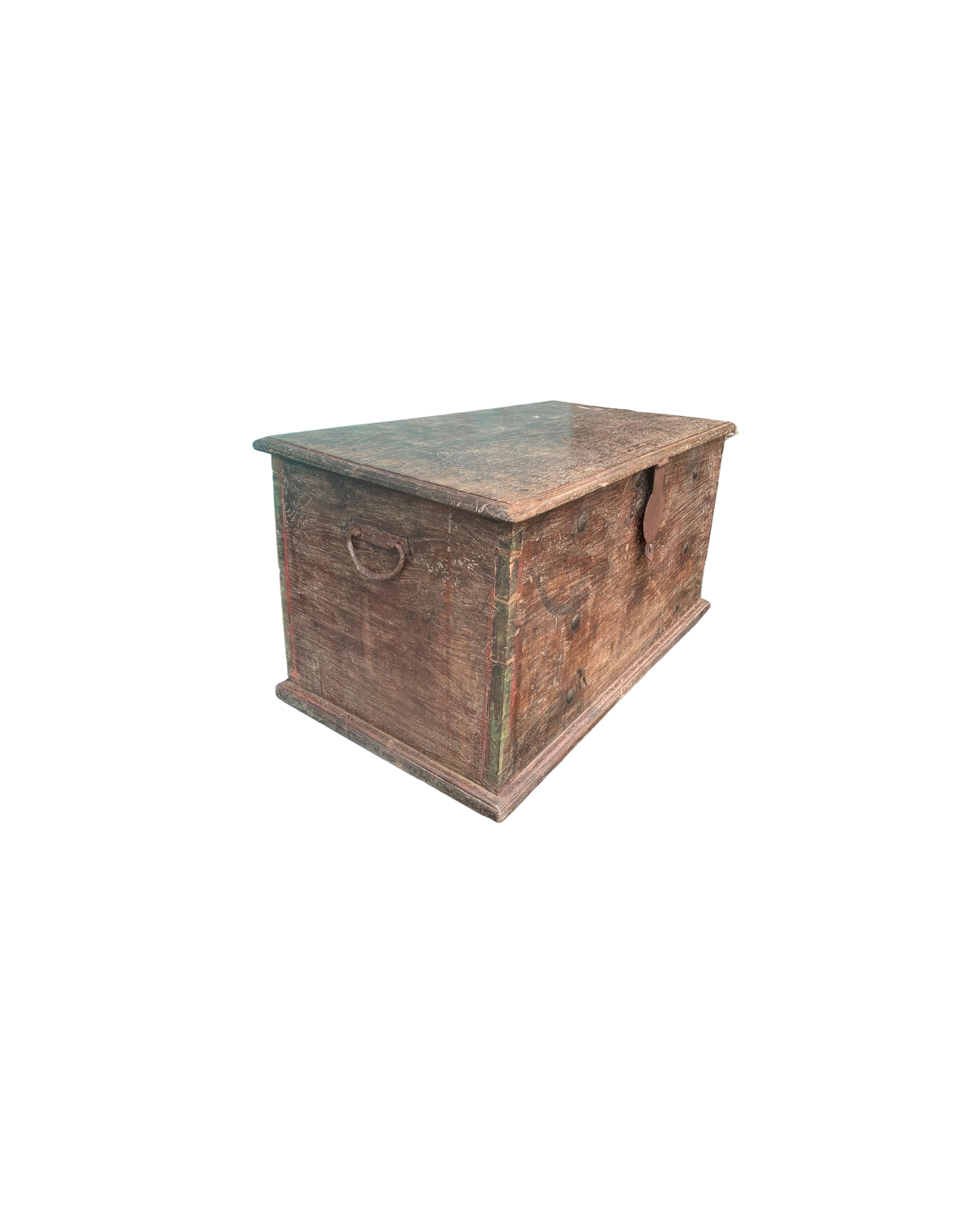 Teak Wood Chest / Box Hand-Carved from Madura, Java, c. 1950 In Good Condition In Jimbaran, Bali
