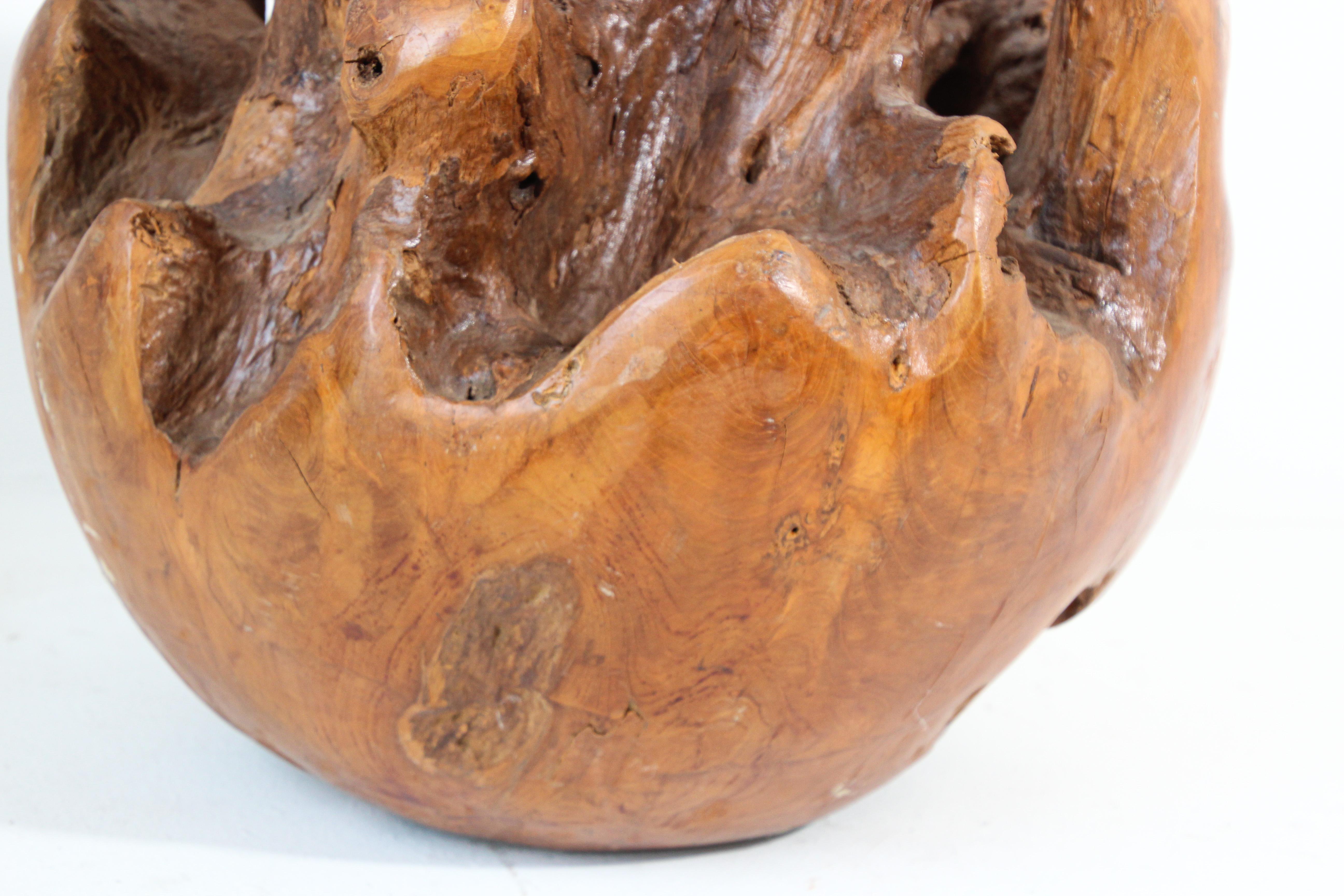 Grande sphère de sculpture organique en racine de bois de teck sculptée à la main en vente 4