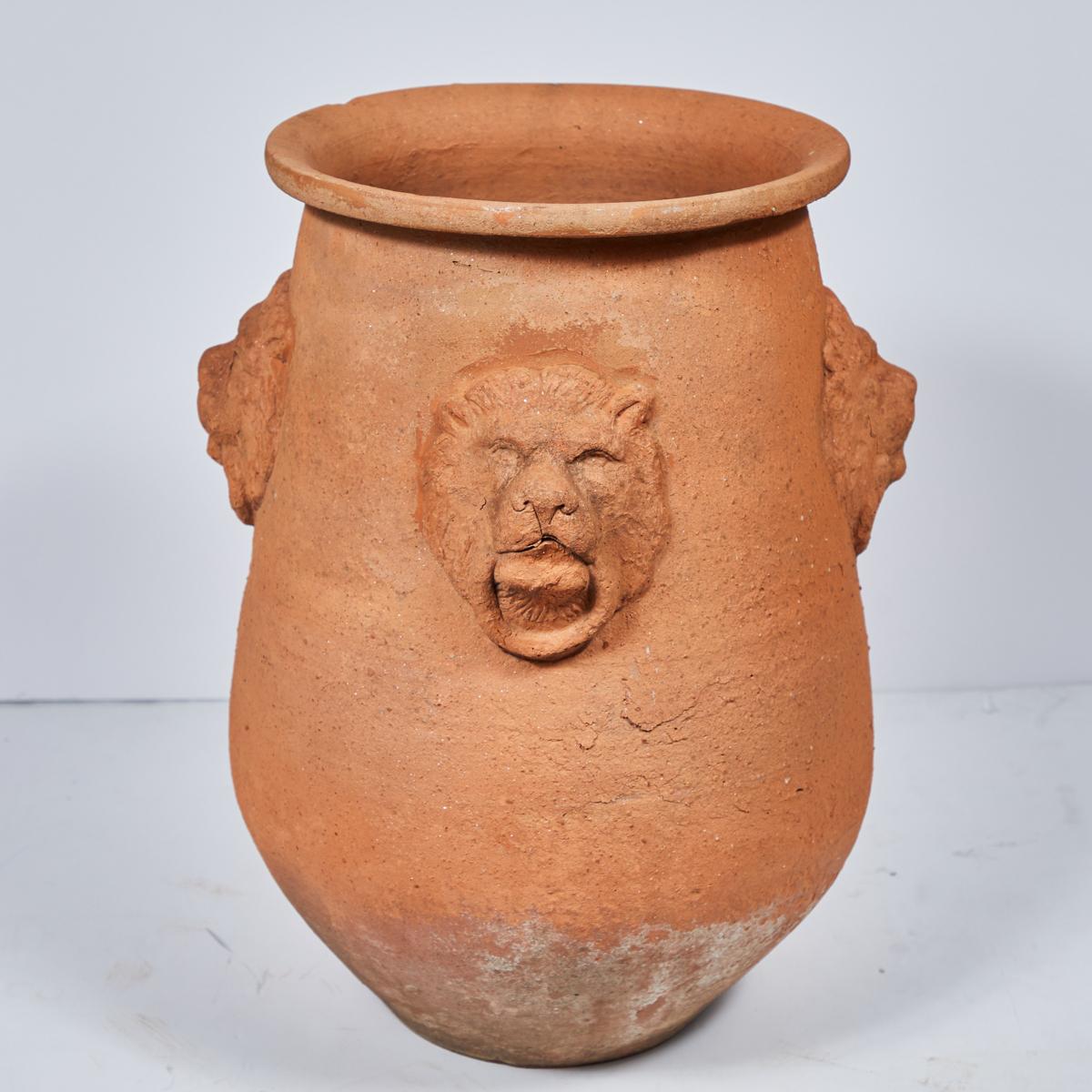 Elegant Mane Round Cement Lion Planter Garden Pot by Vagabond Vintage Elegant Mane Round Cement Lion Planter Garden Pot by Vagabond Vintage