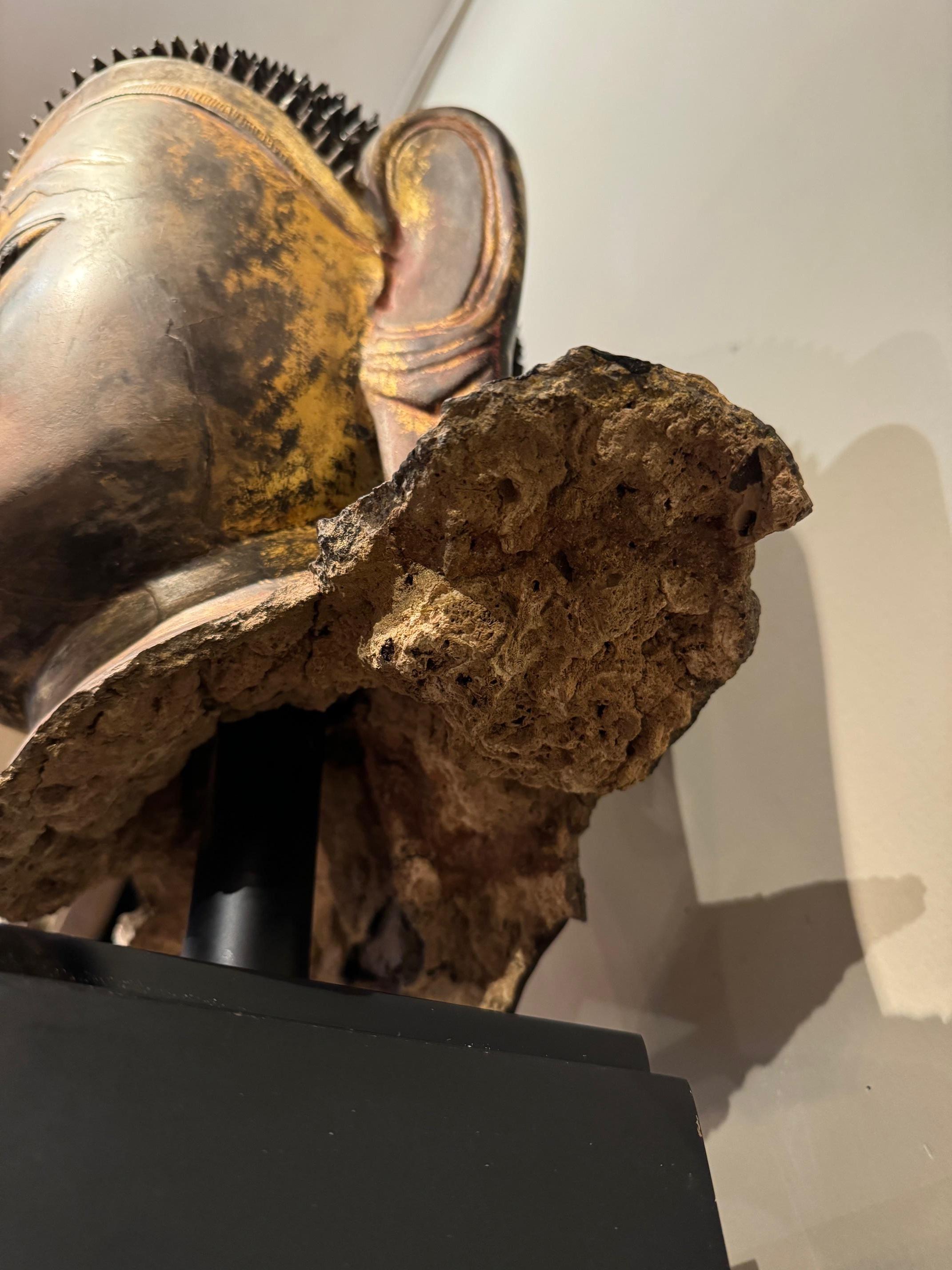 Large terracotta Buddha head, Burma, Shan States, late 18th Century In Good Condition For Sale In PARIS, FR