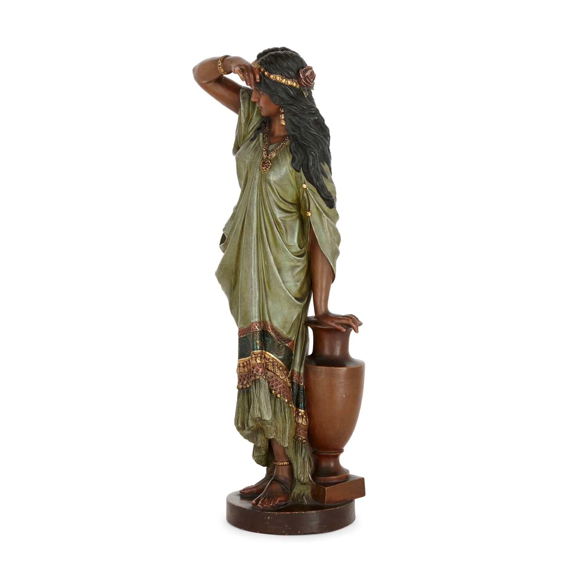 Allemand Grande figurine féminine en terre cuite de Okcar Gladenbeck en vente