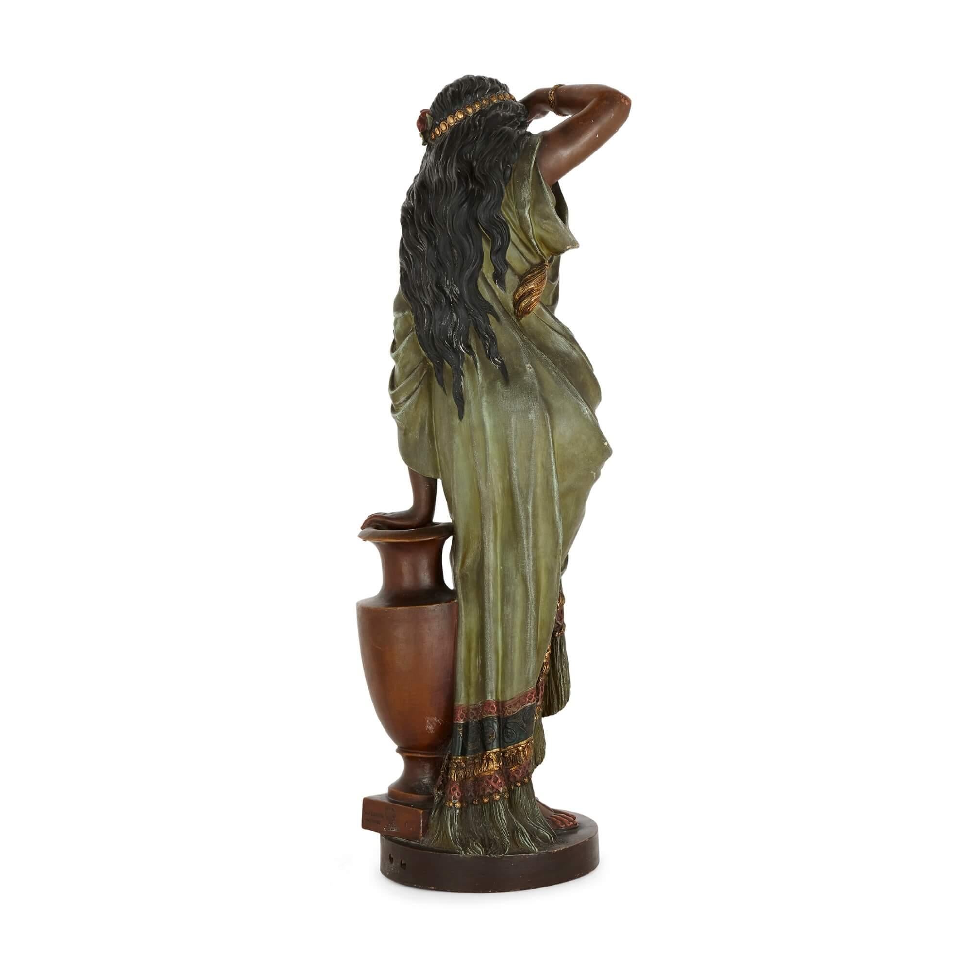 20ième siècle Grande figurine féminine en terre cuite de Okcar Gladenbeck en vente