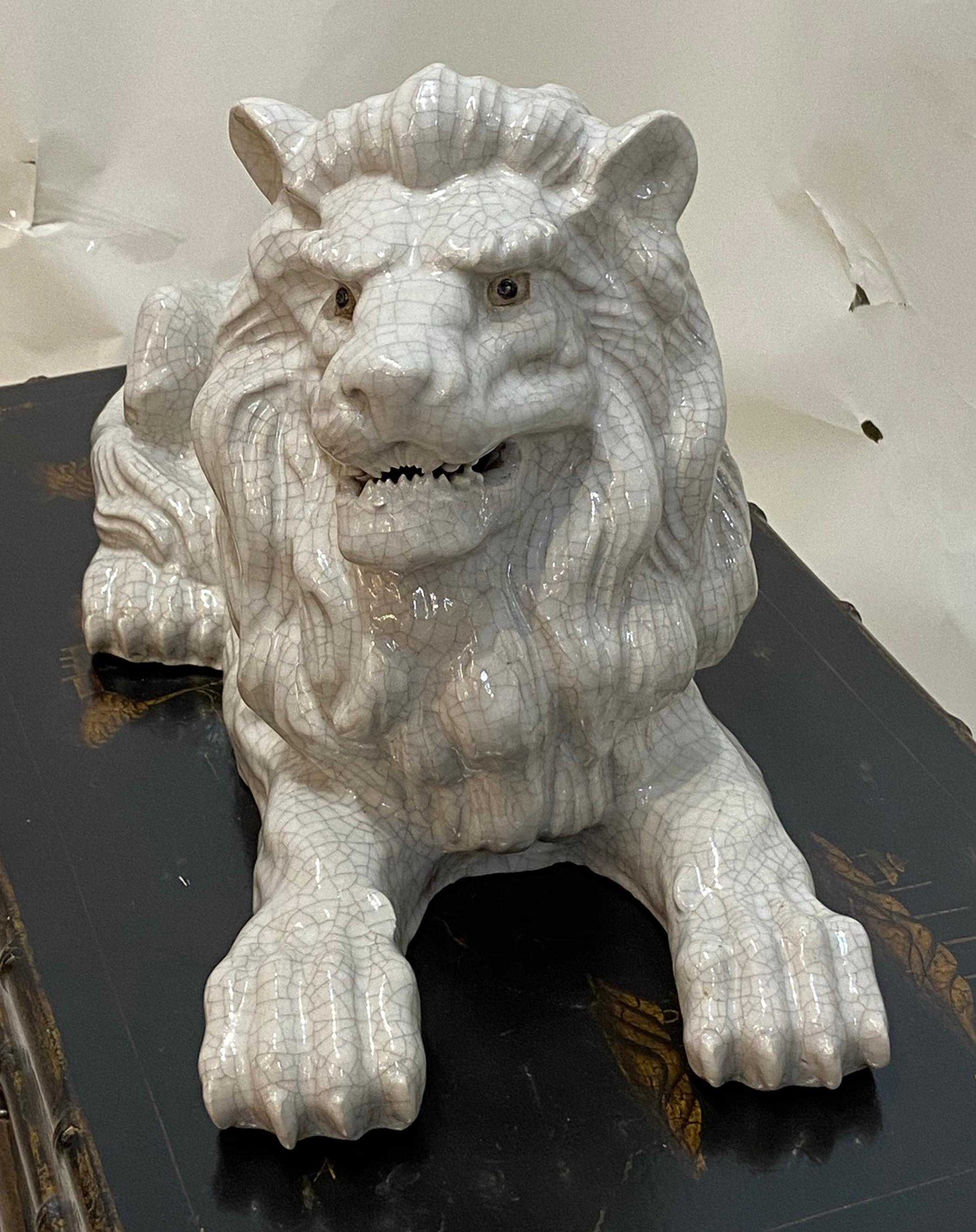 white lion sculpture