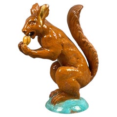 Grande scoiattolo in maiolica di terracotta, stile Bavent, Normandia