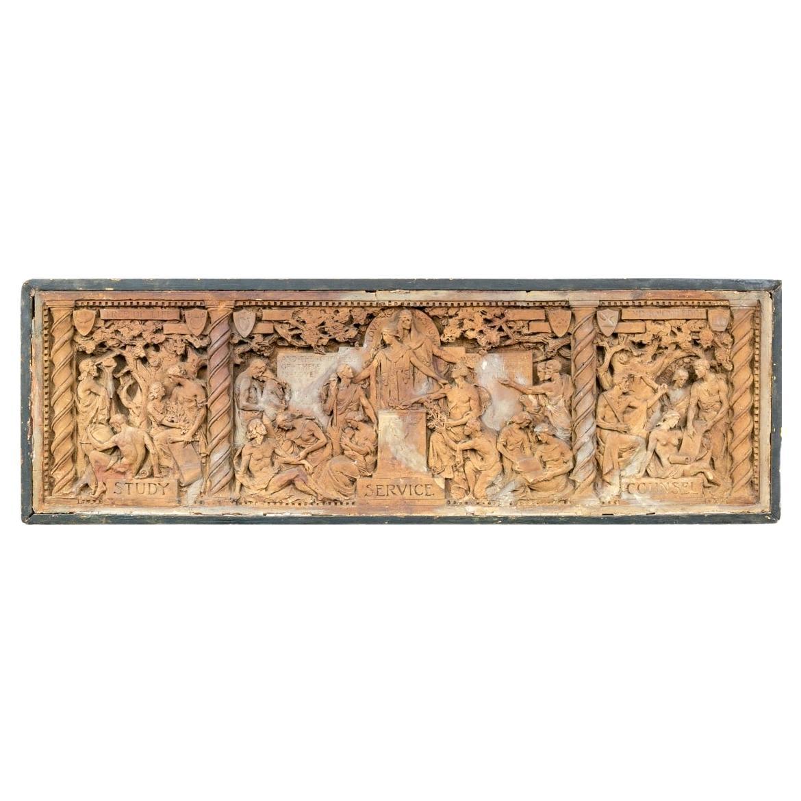 Große neoklassizistische Terrakotta-Reliefskulptur mit dem Titel „Study, Service & Counsel“