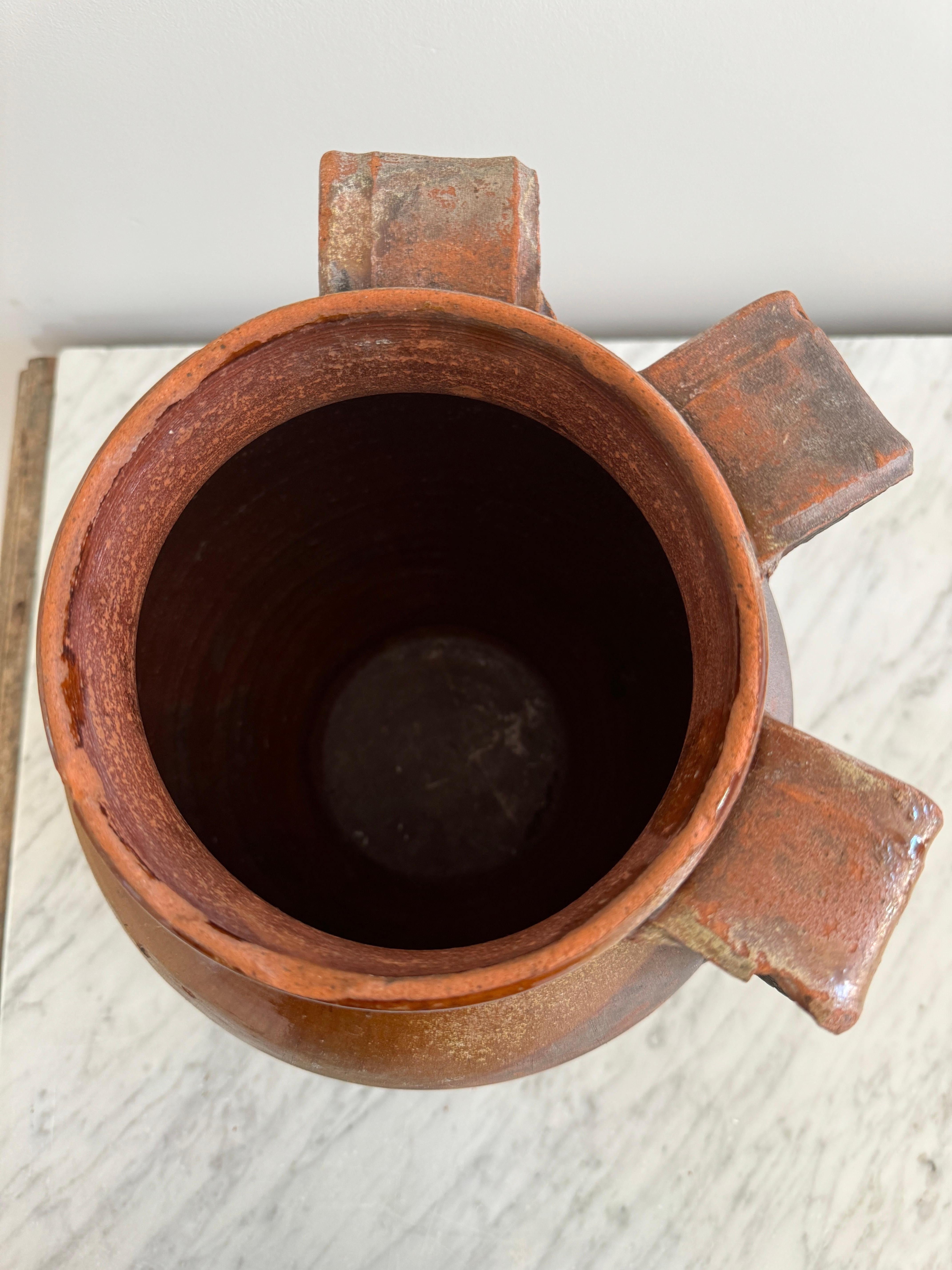 Rustico Vaso Pignata grande in terracotta con mezza glassa in vendita