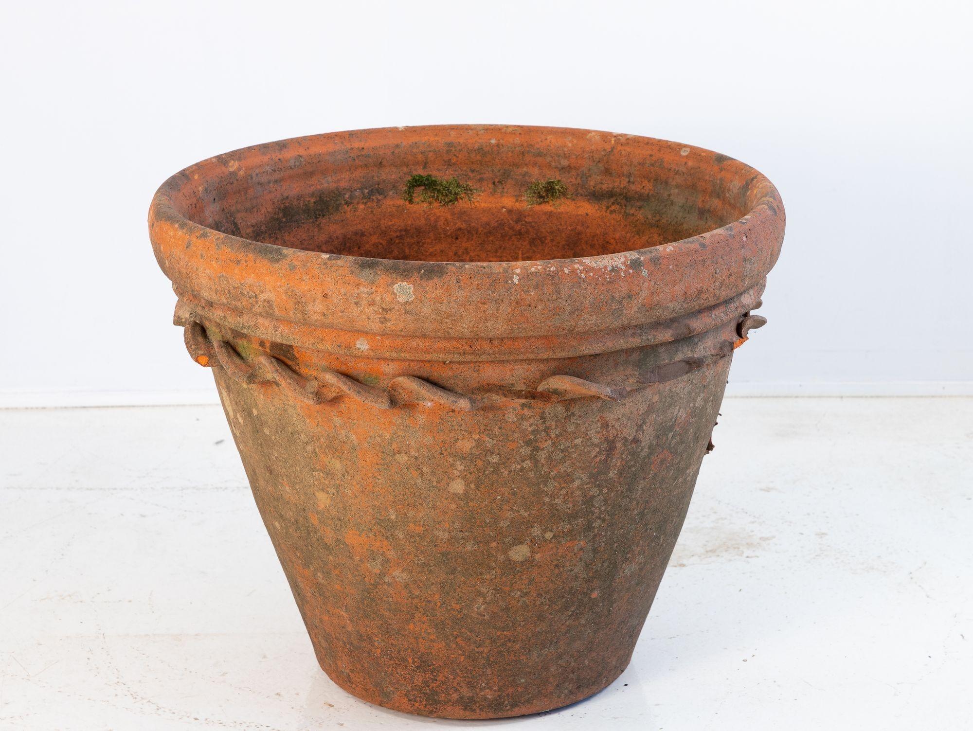 Metà XX secolo Grande vaso in terracotta, Inghilterra, metà del XX secolo. in vendita