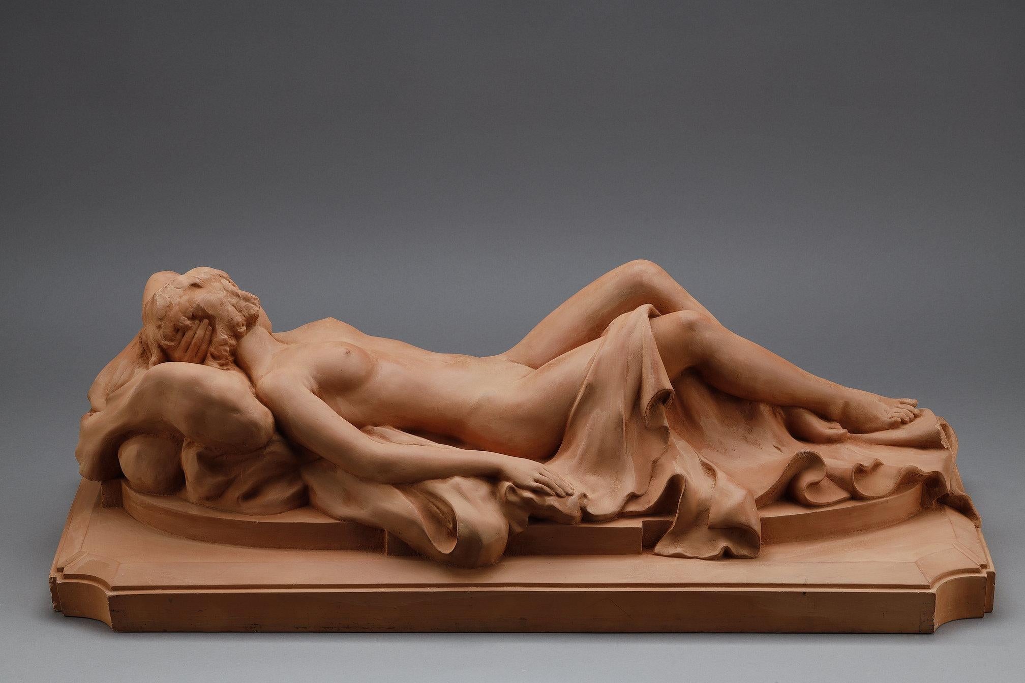 Large terracotta sculpture depicting an Odalisque reclining on a drape For Sale 5
