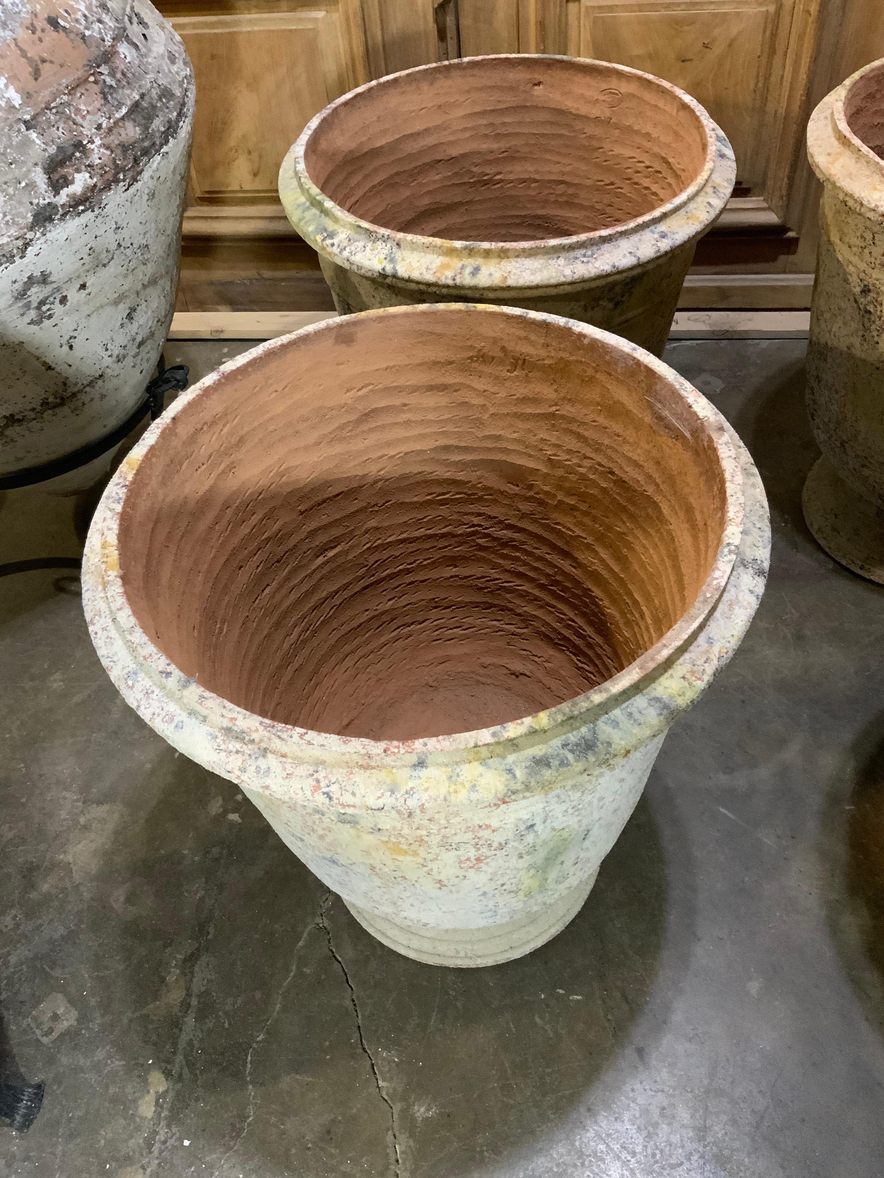 Francese Urna di terracotta fatta a mano dalla Provenza in vendita
