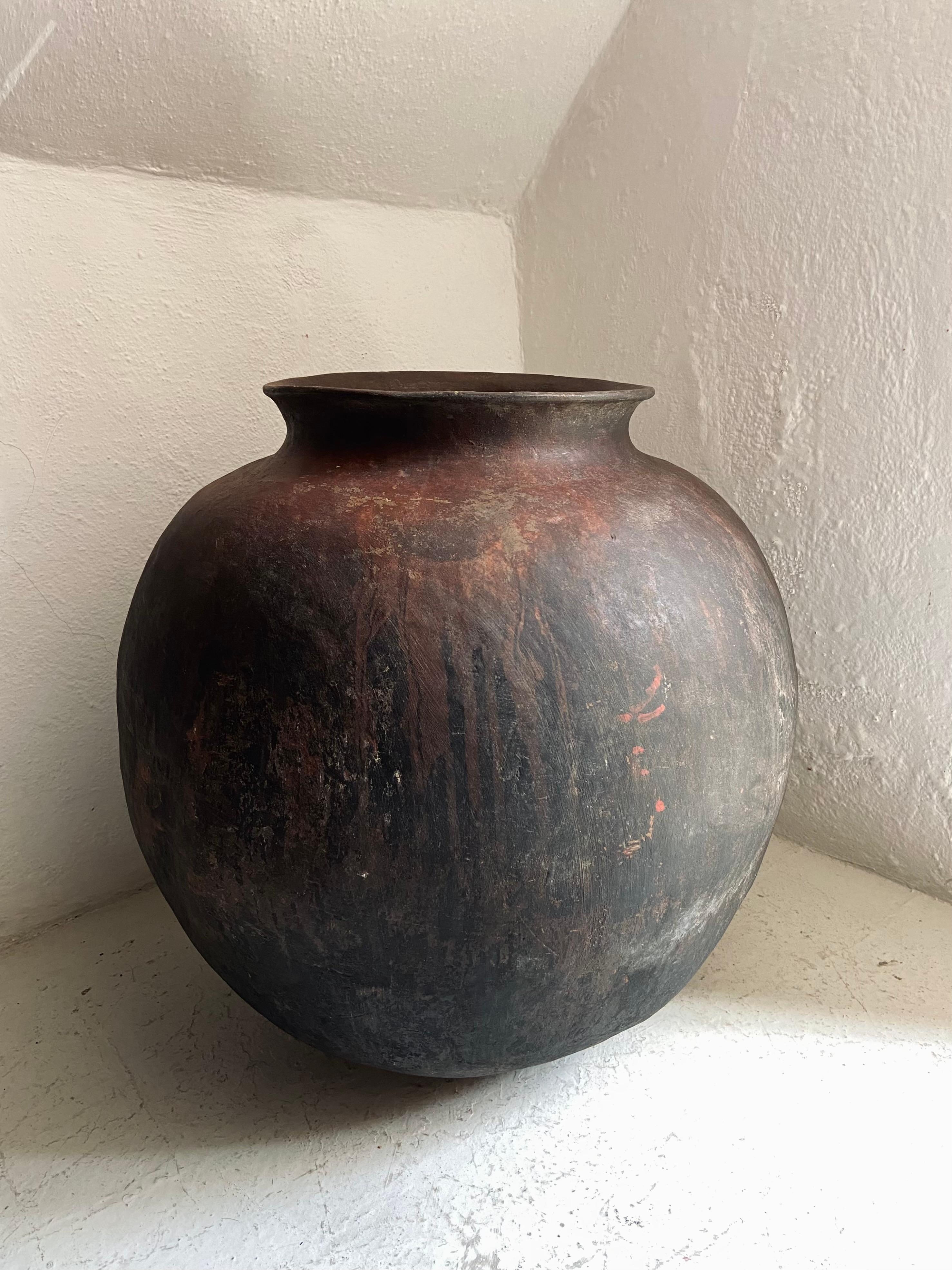 Large Terracotta Water Vessel by Artefakto
Unique piece.
Dimensions: Ø 58 x H 61 cm.
Materials: Terracotta. 

Michoacan, Mexico 1950 ´s.

Artefakto opened its doors on the Riviera Nayarit coastline in 2010. With an unrelenting passion for all