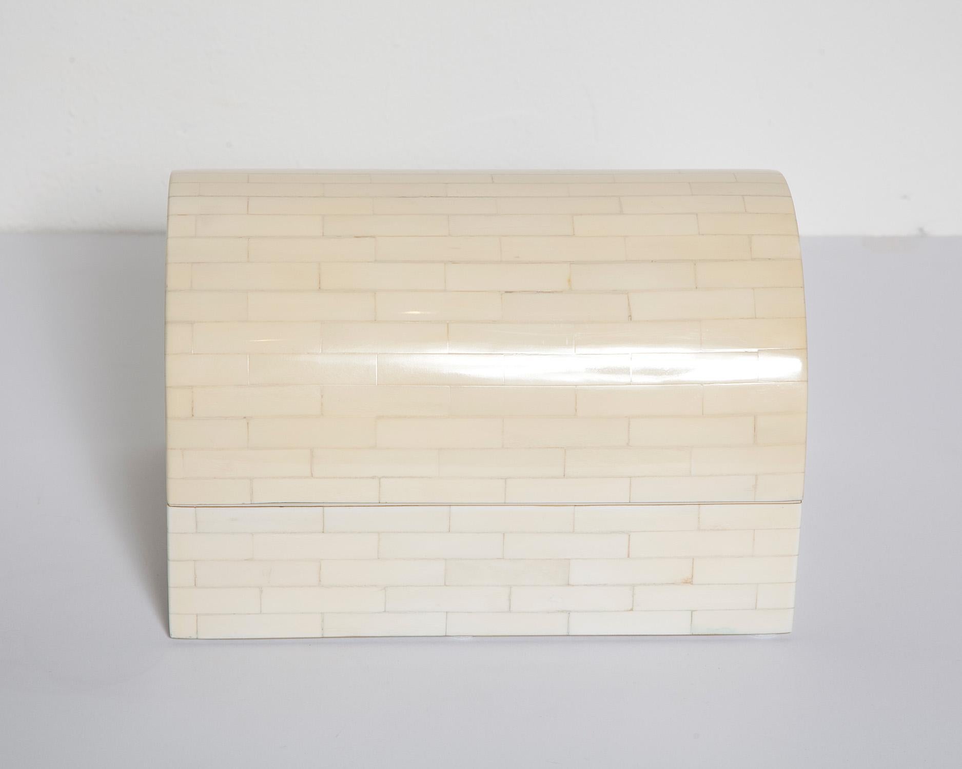 Impressively-scaled 1980s tessellated bone box with cream painted interior, manufactured in Colombia by Jimeco.
