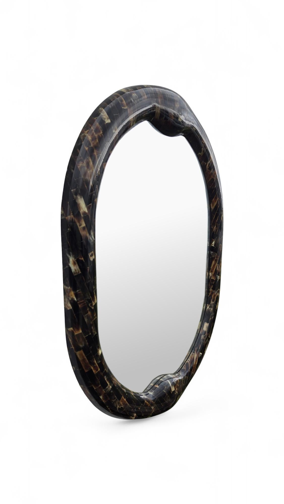 Américain Grand miroir en corne tessellée Attribué à Karl Springer en vente