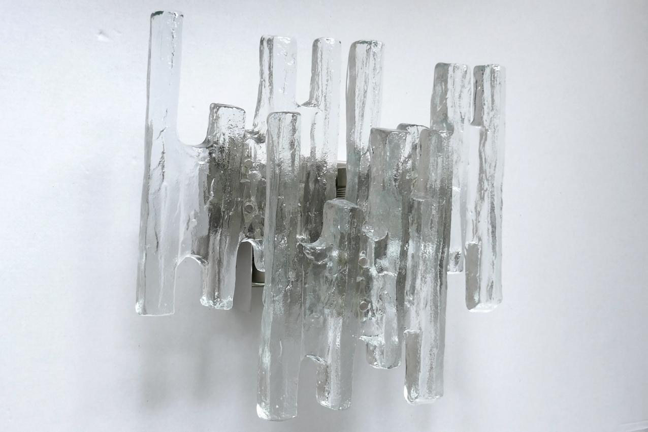 Large Textured Ice Glass Wall Light Sconce by Kalmar, Austria, 1960s In Good Condition In Berlin, DE