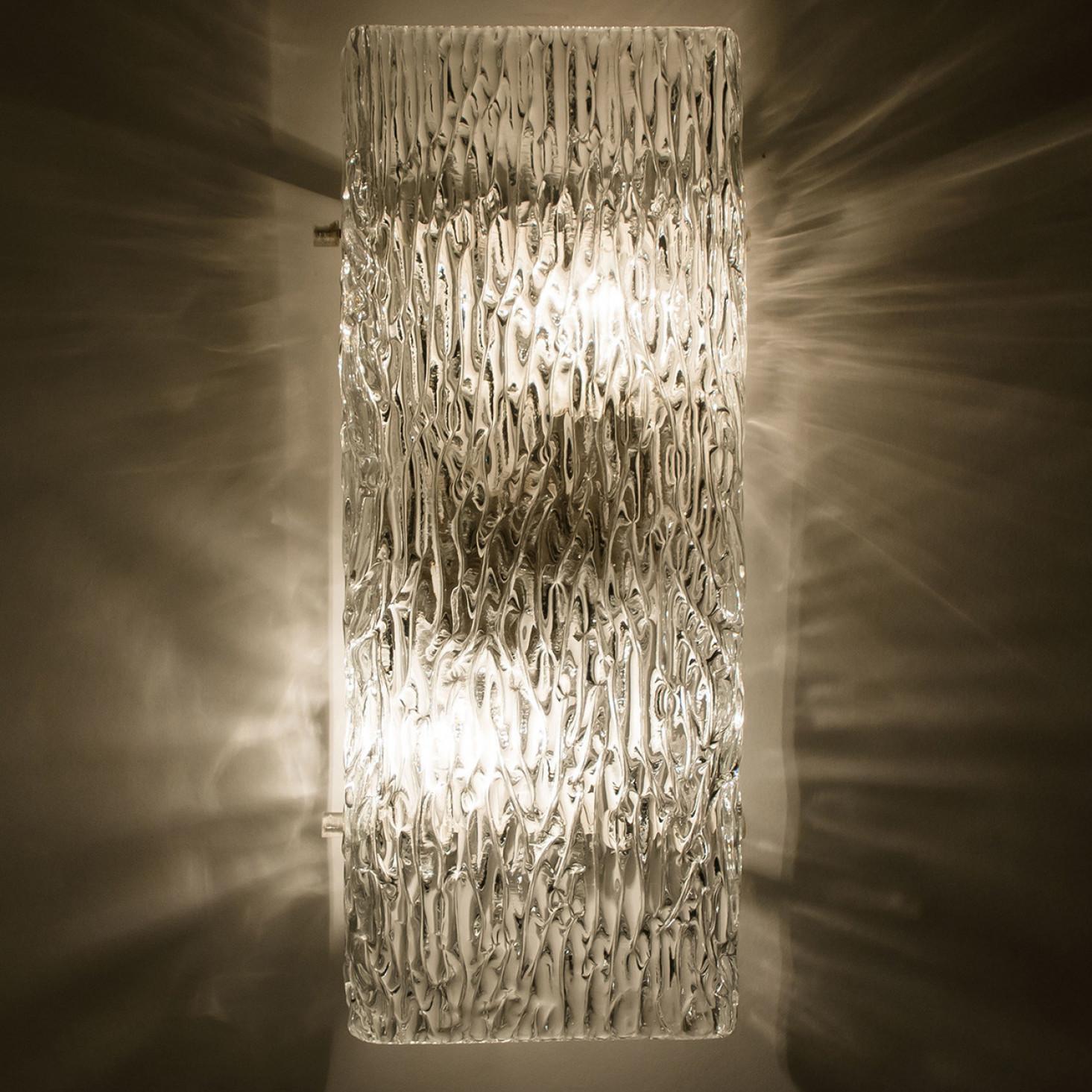 Paire de grandes lampes murales en verre texturé Rock Wave de J.T. Kalmar, Autriche en vente 3