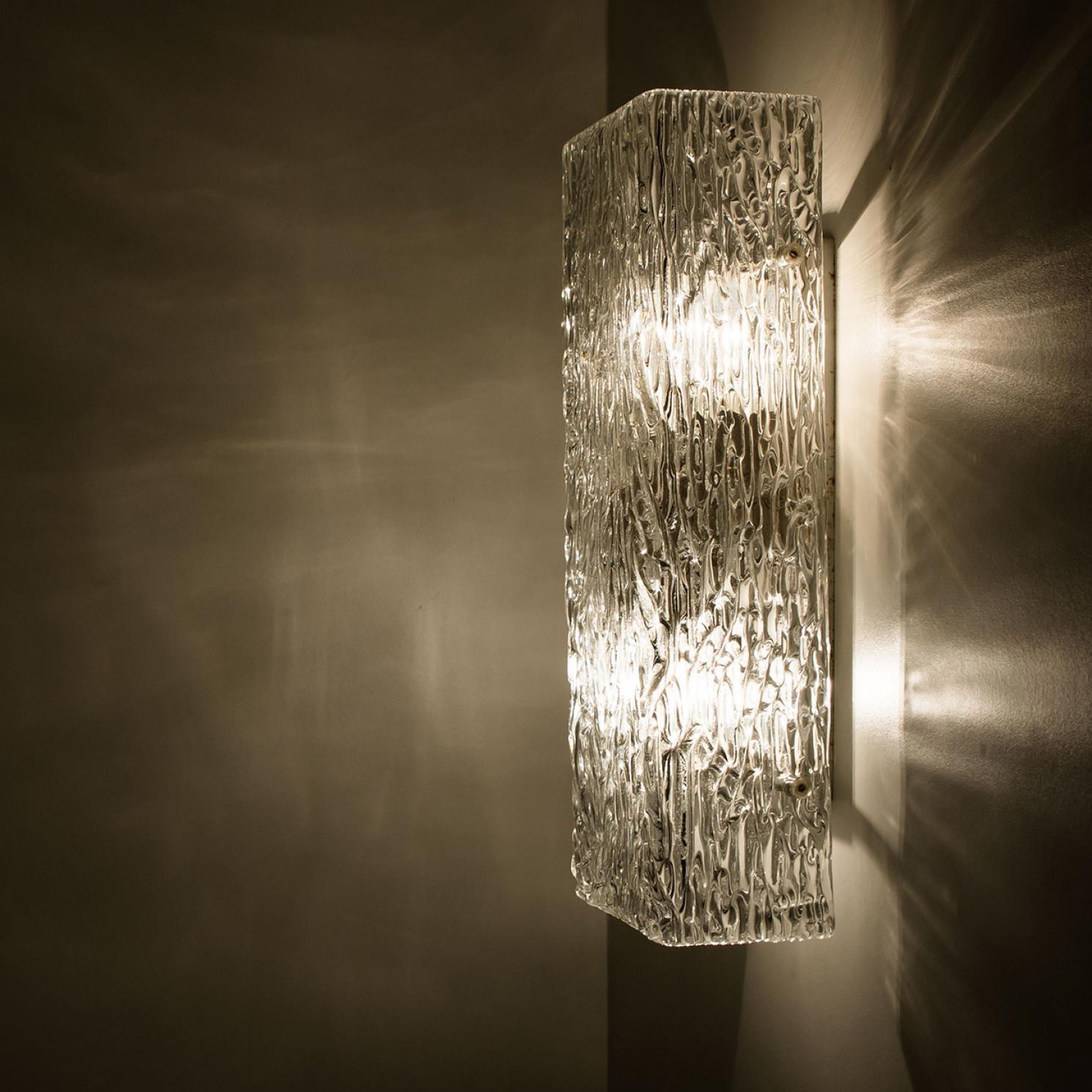 Paire de grandes lampes murales en verre texturé Rock Wave de J.T. Kalmar, Autriche en vente 4