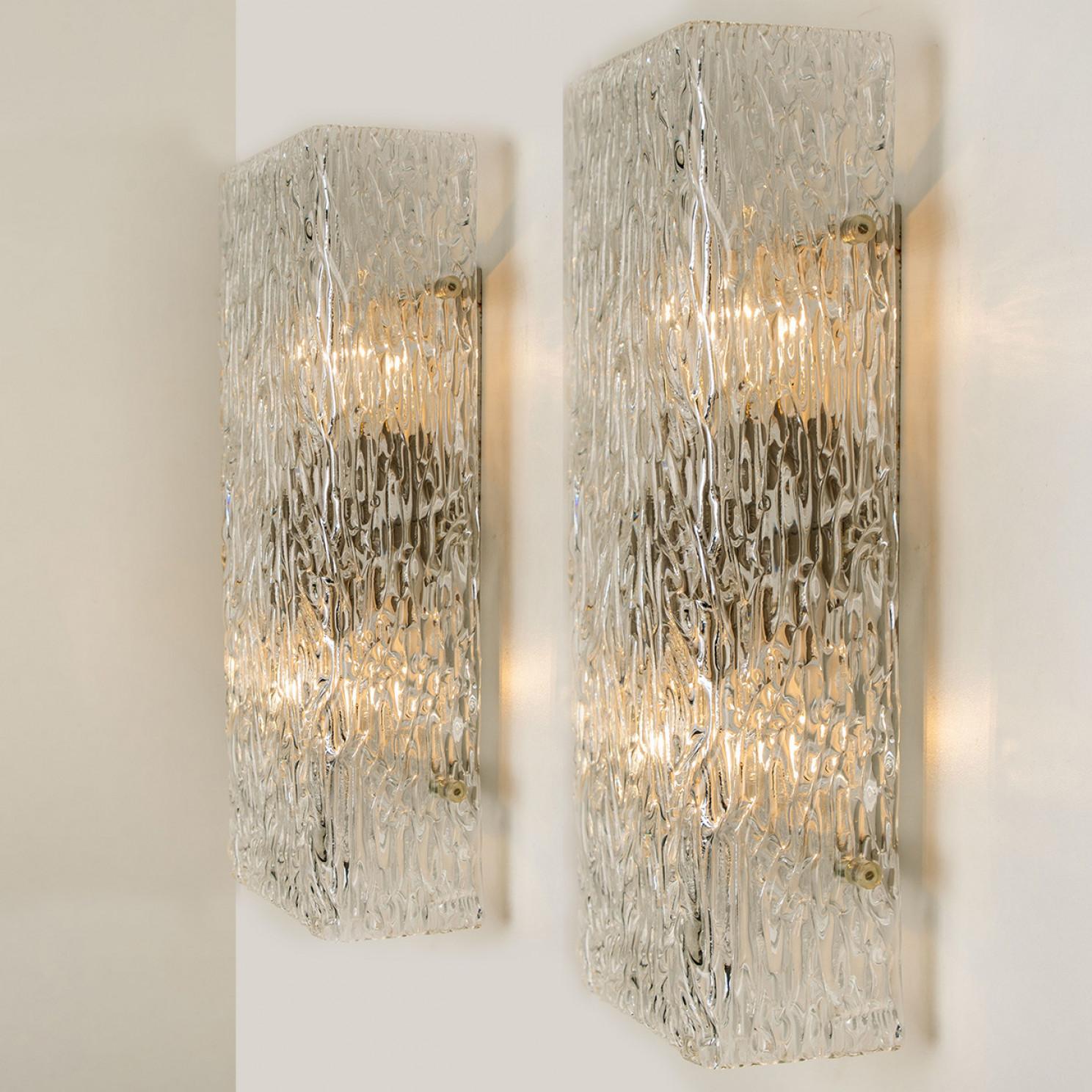 Large Textured Rock Wave Glass Wall Lights by J.T. Kalmar, Austria, 1960s In Good Condition For Sale In Rijssen, NL