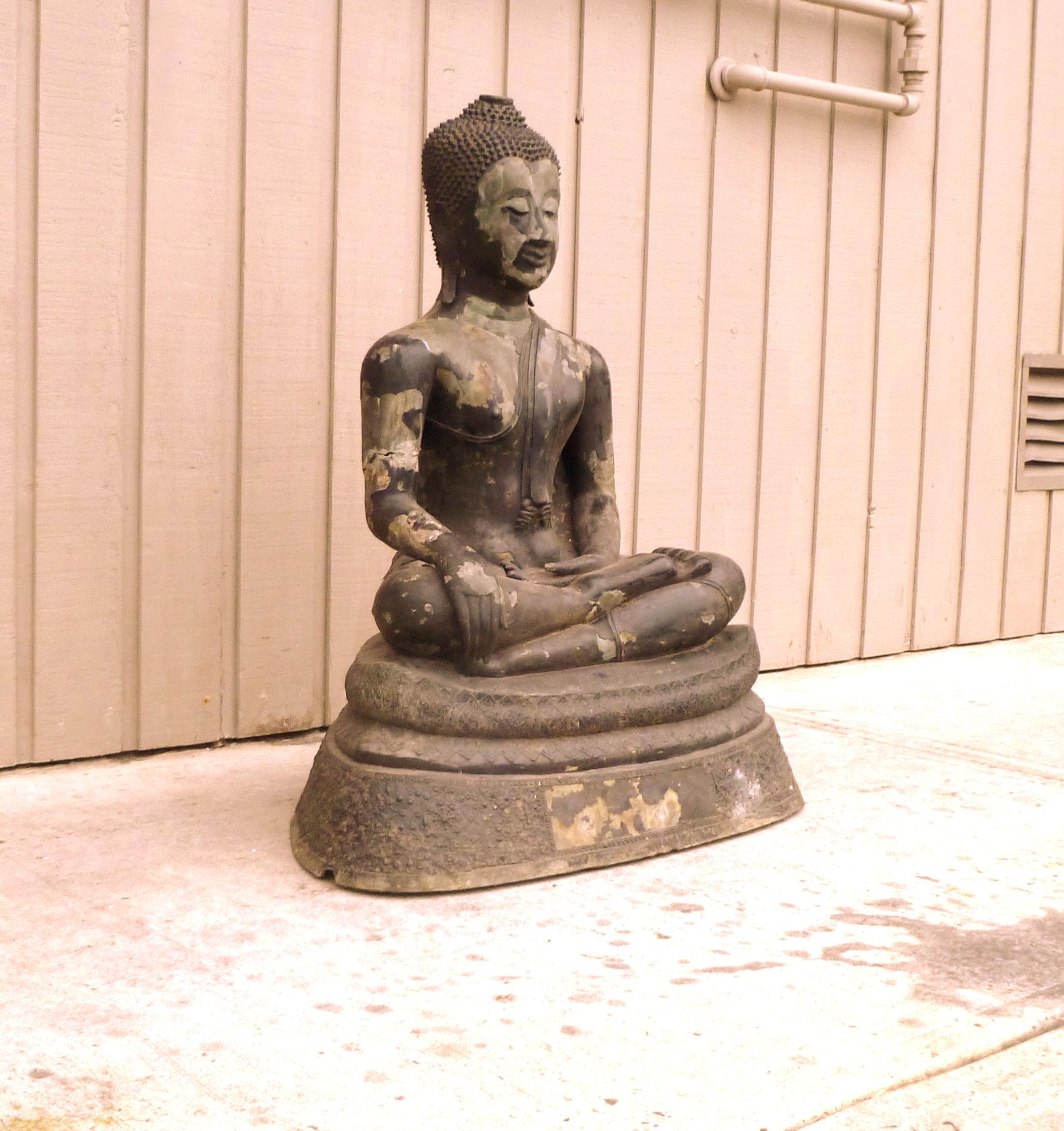 Thailändischer Buddha aus Bronze im Angebot 3