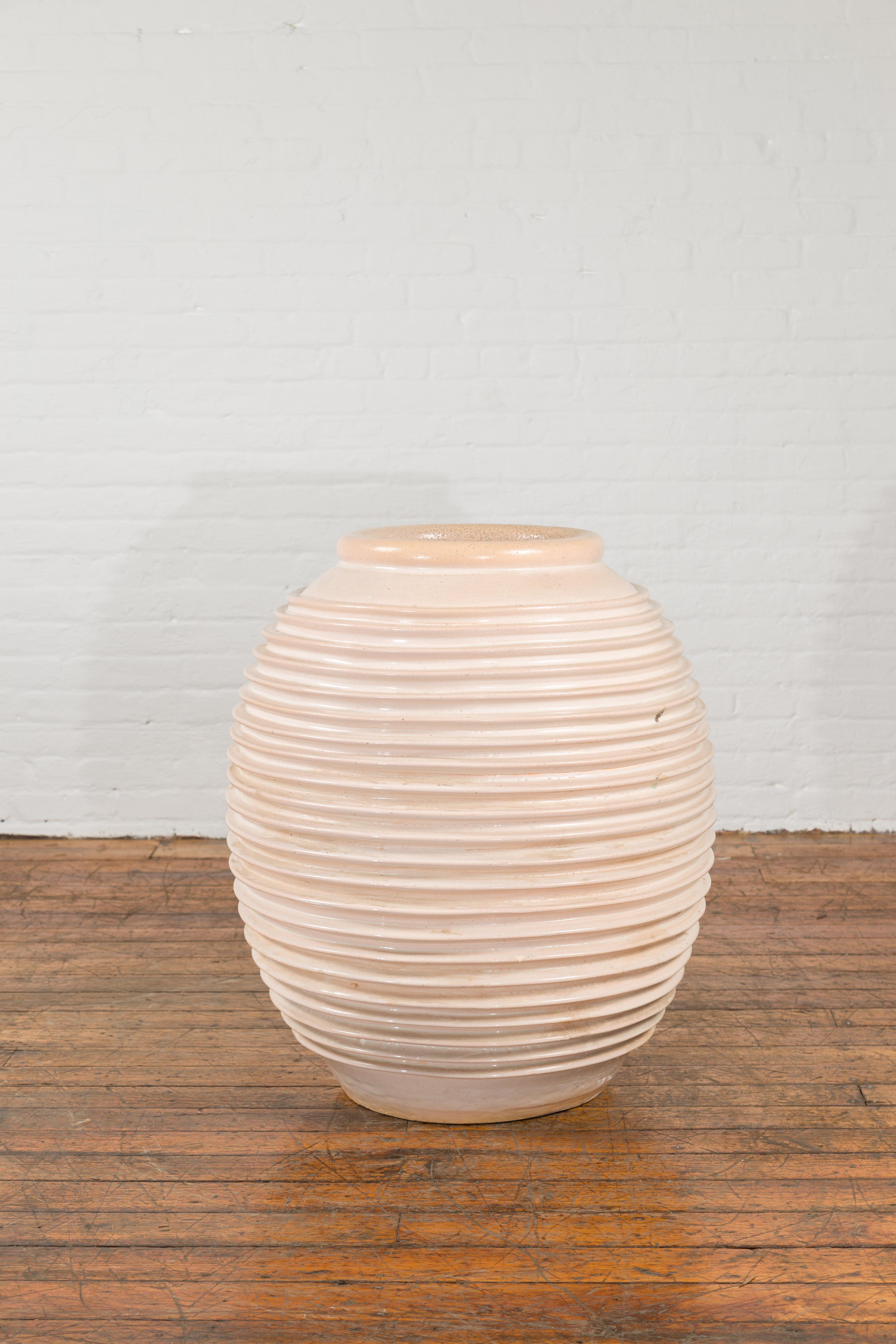 20th Century Large Thai Cream Toned Vase with Graduated Lines Décor and Light Pink Undertone For Sale