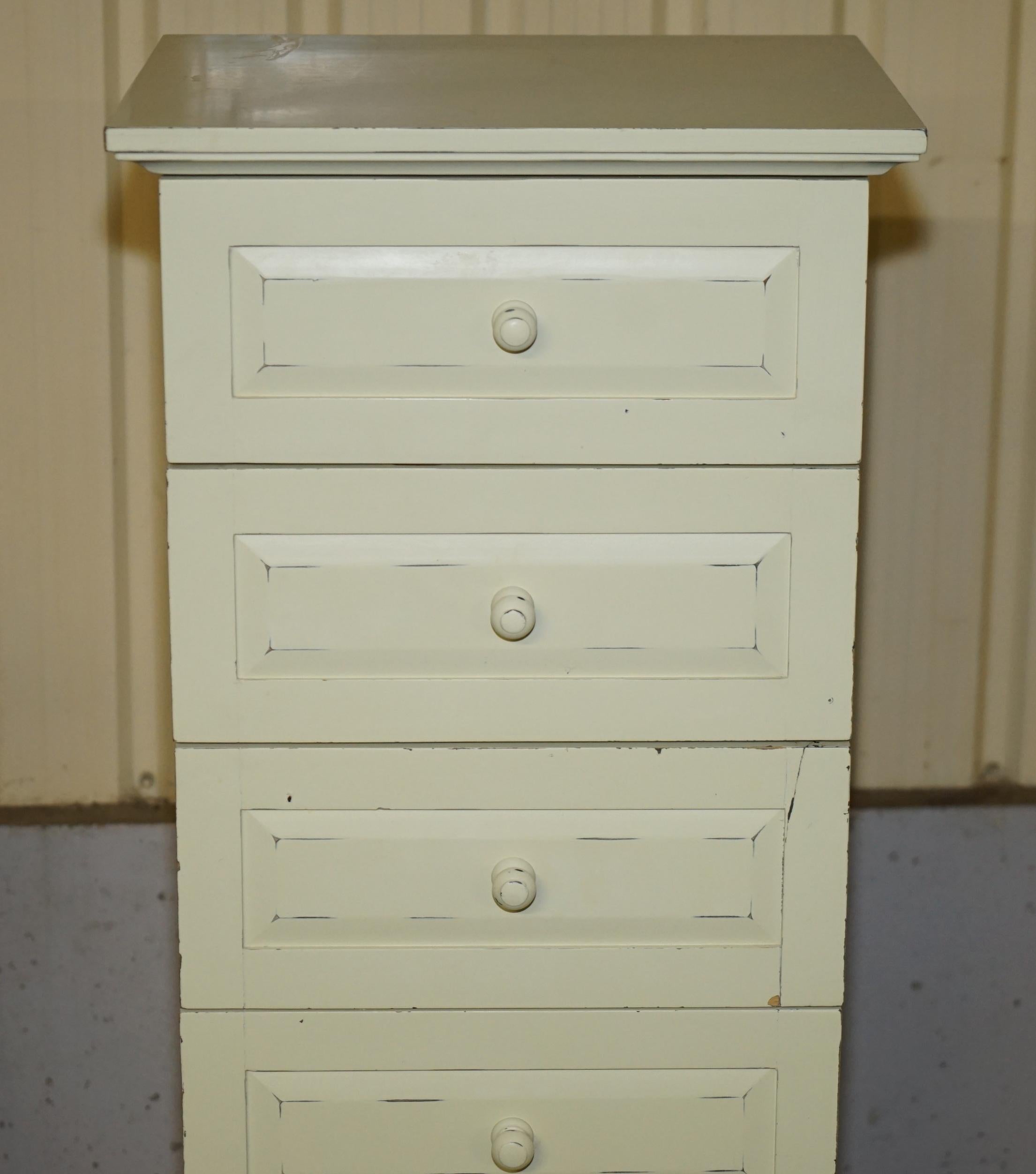 LARGE THE PIER TALLBOY DRAWERS IN PiNE MIT VINTAGE FRANZÖSISCHEM STIL LACKIERT (Land) im Angebot