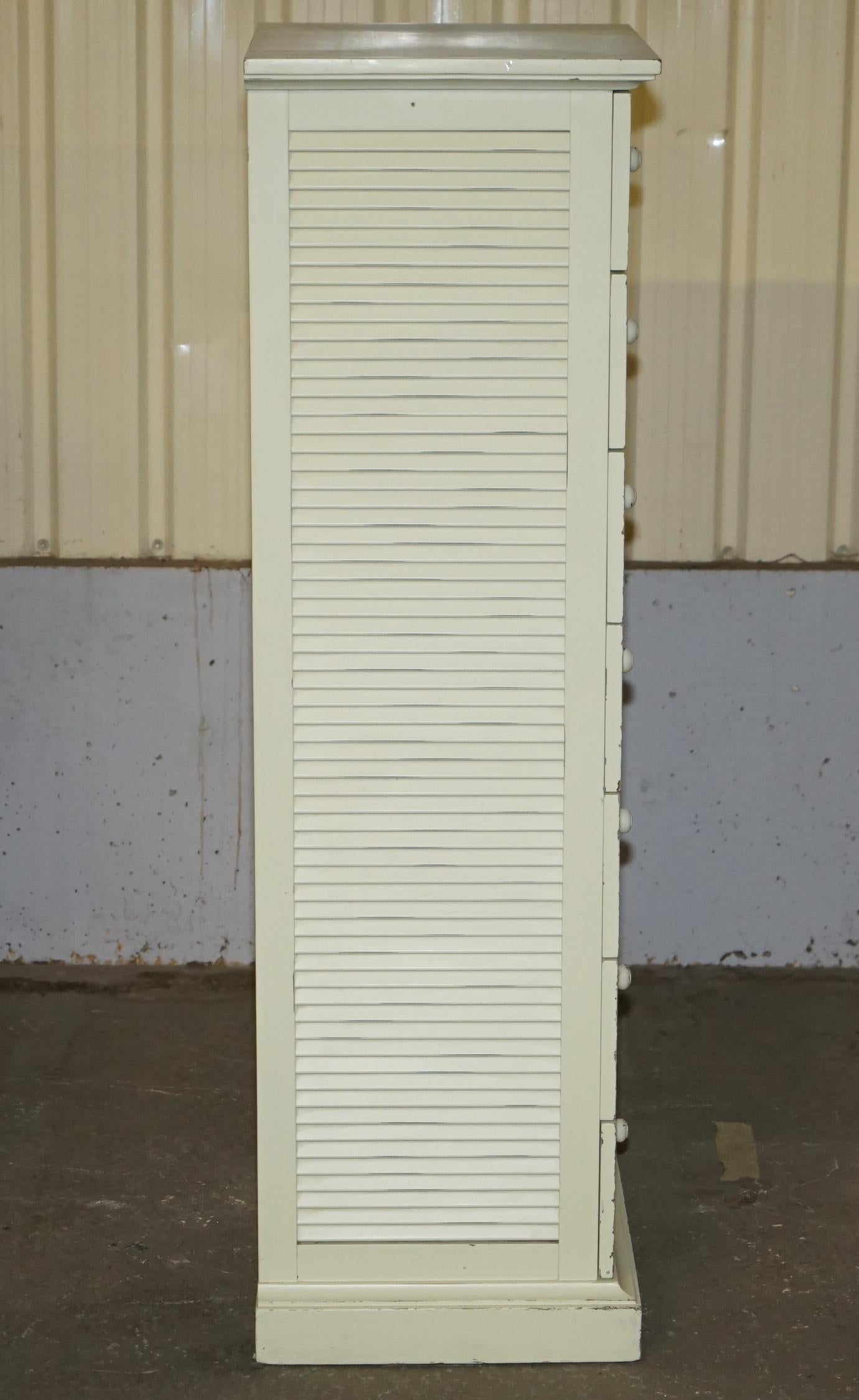 LARGE THE PIER TALLBOY DRAWERS IN PiNE MIT VINTAGE FRANZÖSISCHEM STIL LACKIERT im Angebot 1