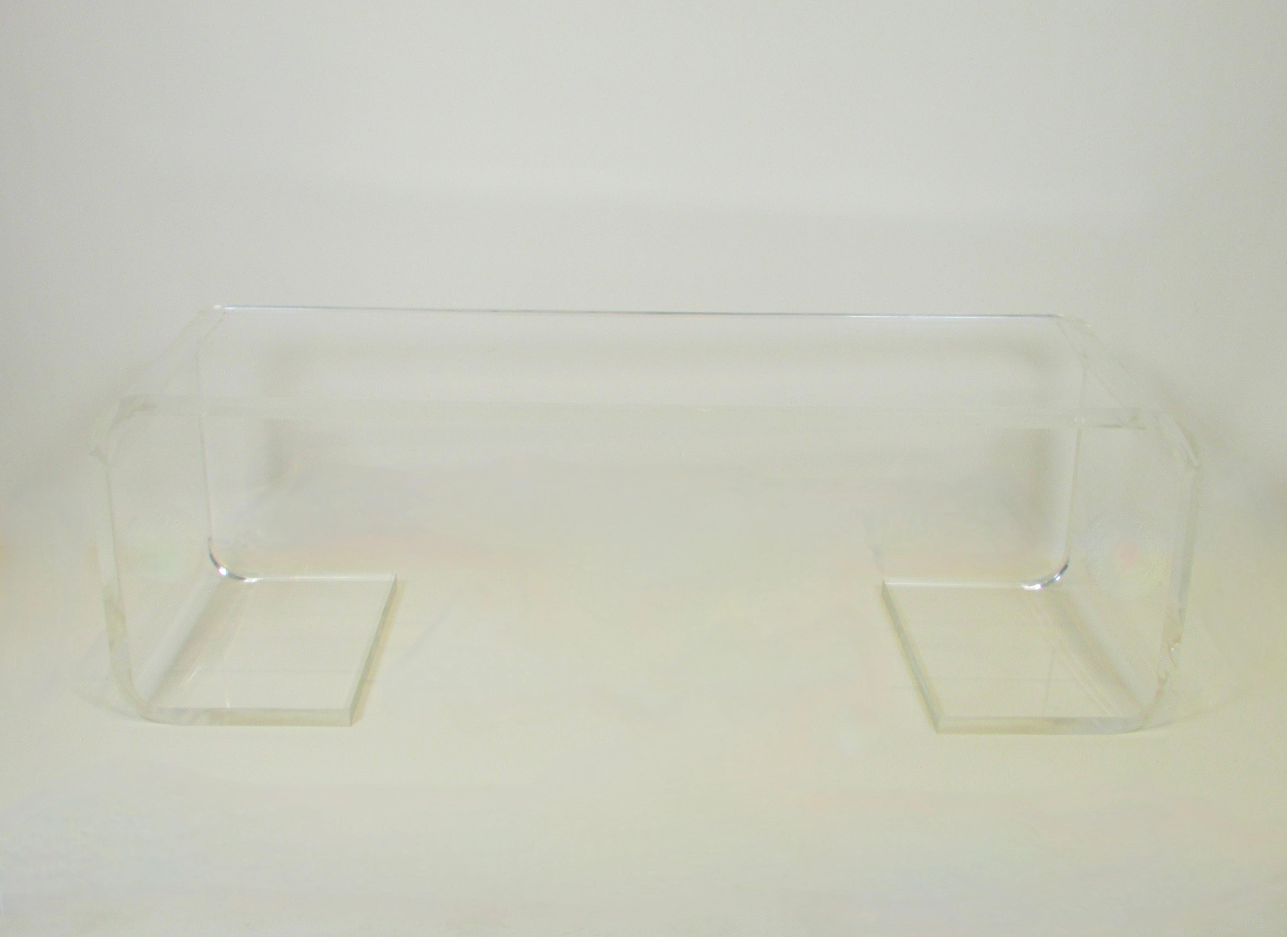 Mid-Century Modern Large thick Lucite coffee table or bench For Sale