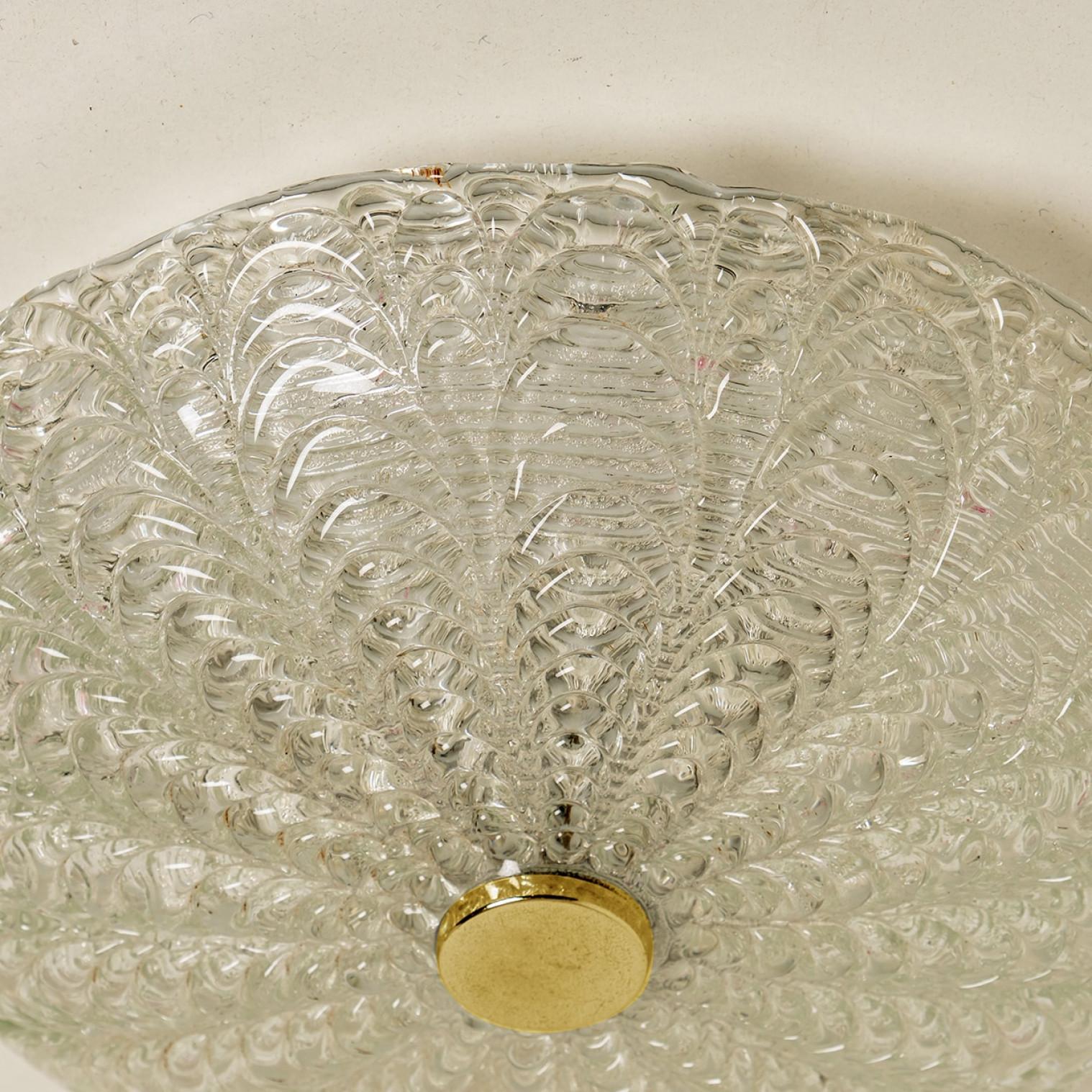 Lámpara empotrada o de pared grande y gruesa de latón y cristal hecha a mano, 1960 en venta 2